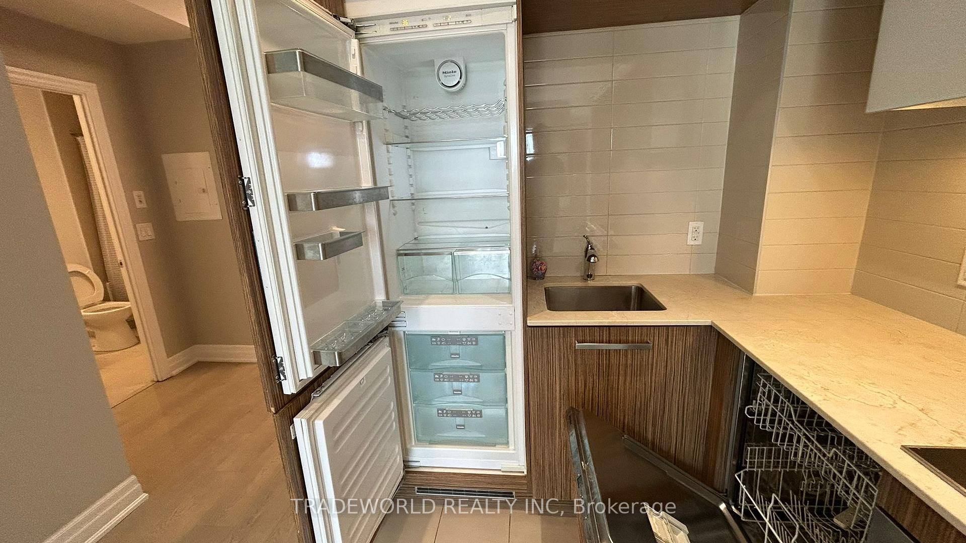 Photo 6 of Unit 2404, 8 The Esplanade, Toronto, Waterfront Communities — HOMEH