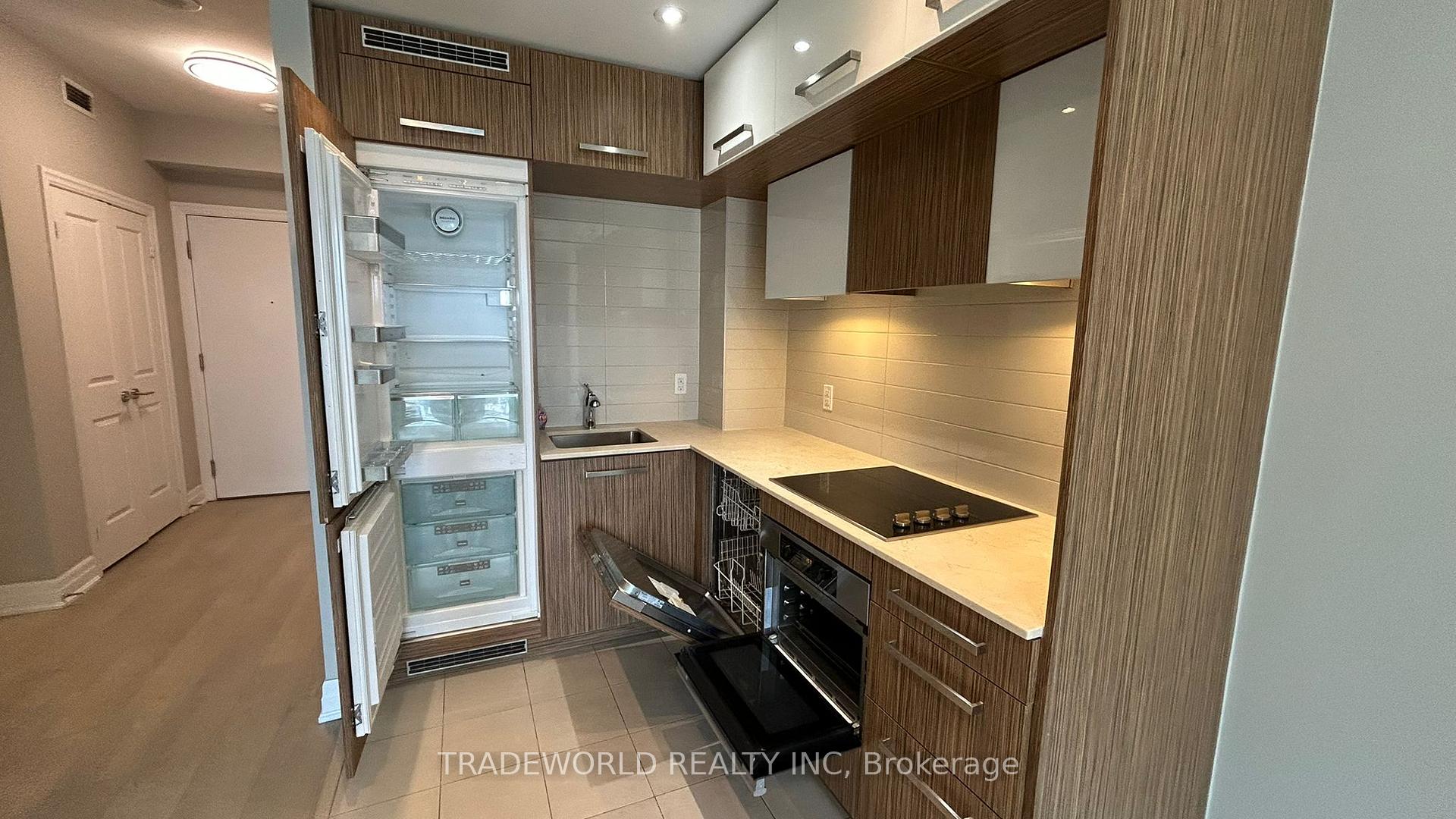 Photo 7 of Unit 2404, 8 The Esplanade, Toronto, Waterfront Communities — HOMEH