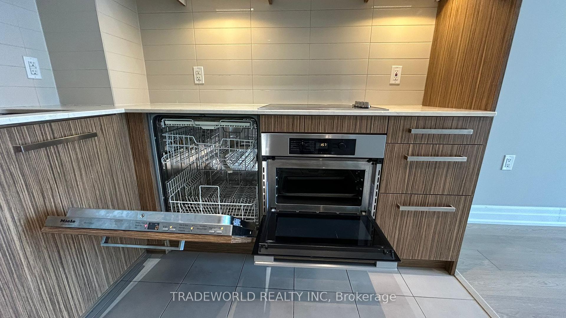 Photo 8 of Unit 2404, 8 The Esplanade, Toronto, Waterfront Communities — HOMEH