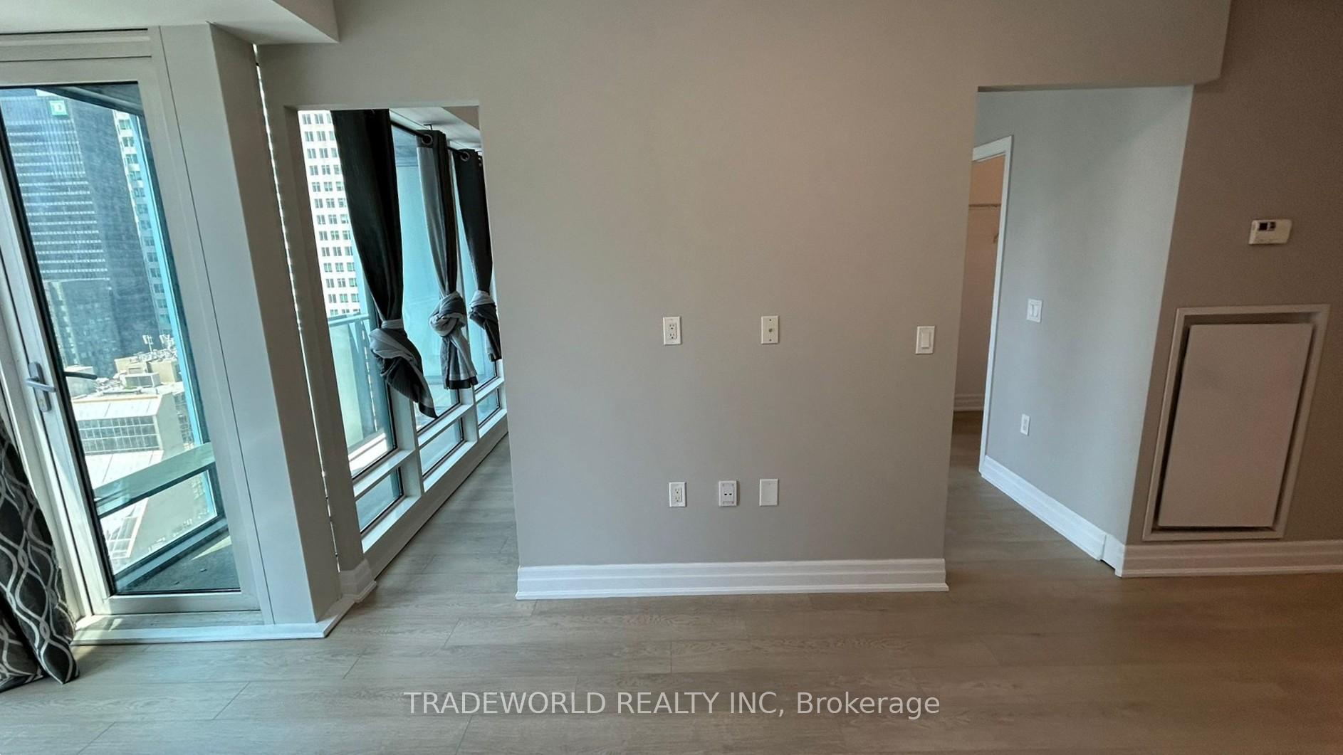 Photo 10 of Unit 2404, 8 The Esplanade, Toronto, Waterfront Communities — HOMEH