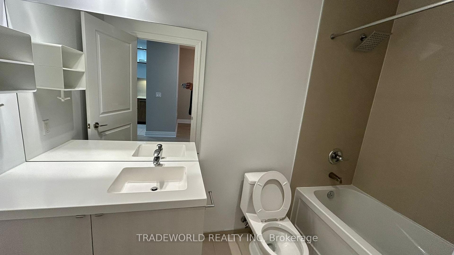 Photo 18 of Unit 2404, 8 The Esplanade, Toronto, Waterfront Communities — HOMEH