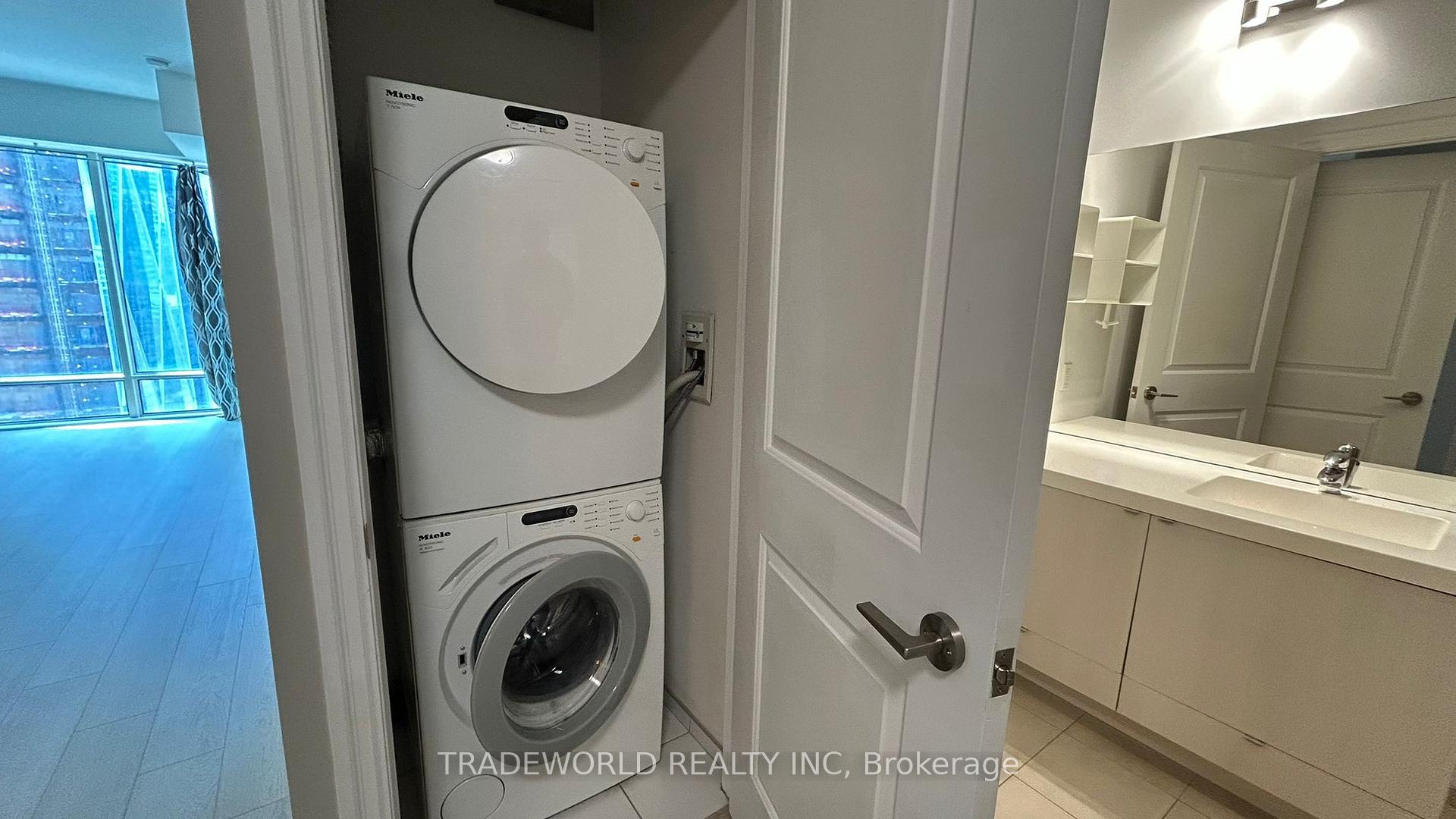 Photo 20 of Unit 2404, 8 The Esplanade, Toronto, Waterfront Communities — HOMEH