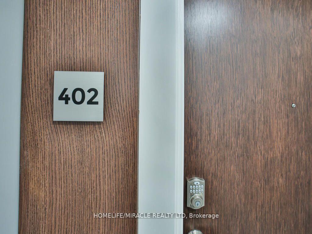Photo 3 of Unit 402, 3 Southvale Drive, Toronto, Leaside — HOMEH