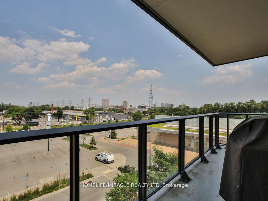 Photo 13 of Unit 402, 3 Southvale Drive, Toronto, Leaside — HOMEH