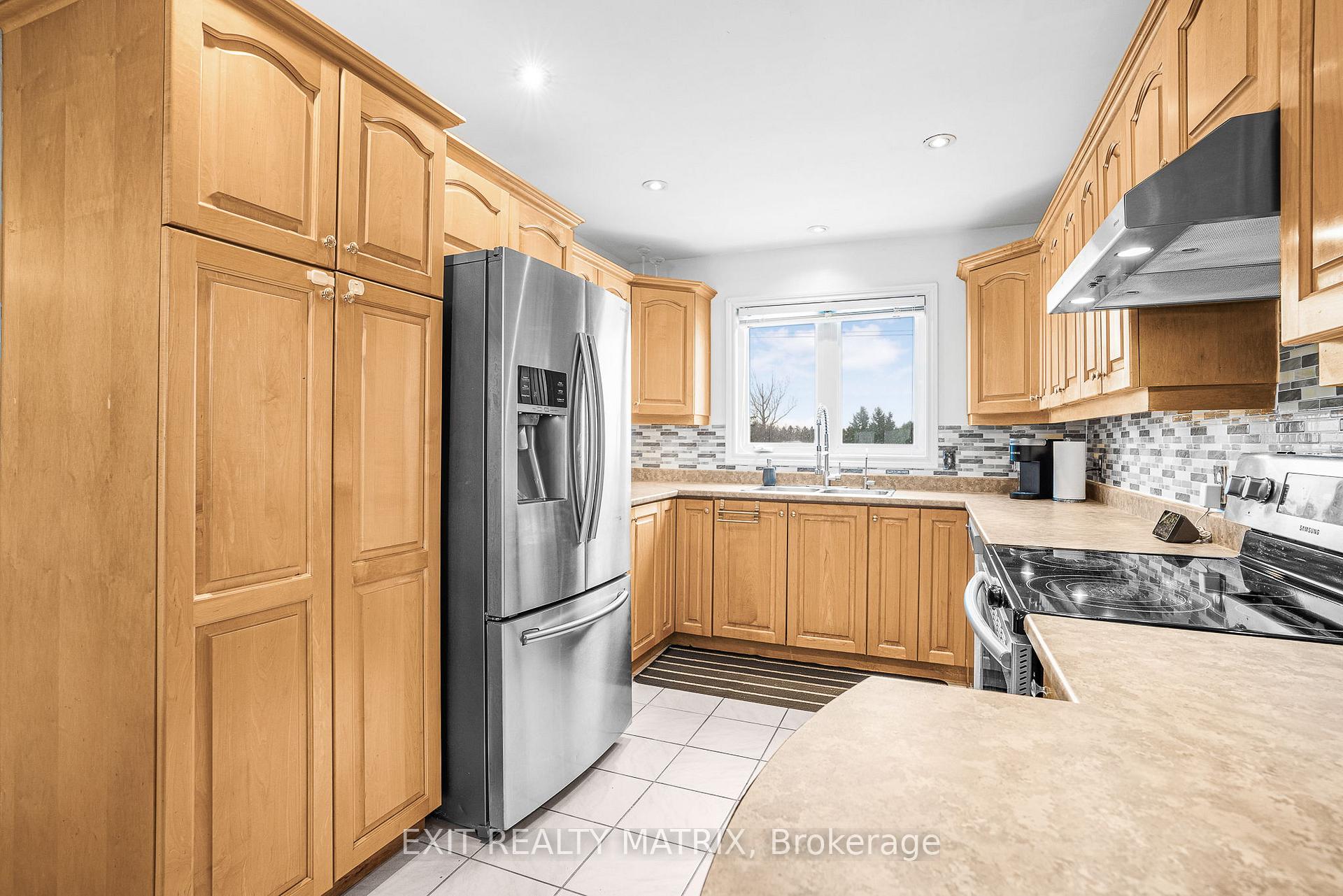 Photo 9 of 1552 Bay Road, Champlain, Champlain Twp — HOMEH