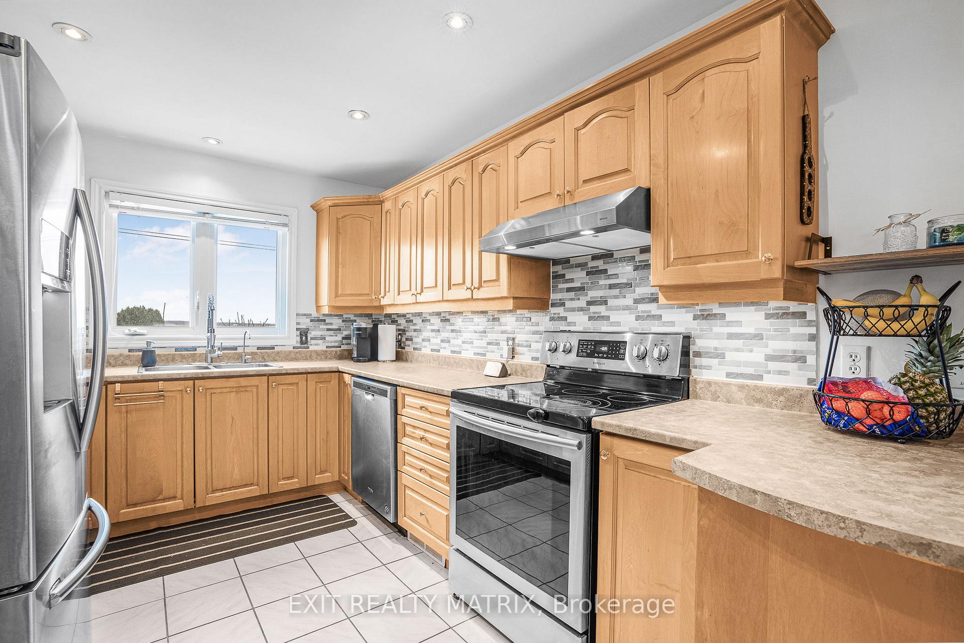 Photo 10 of 1552 Bay Road, Champlain, Champlain Twp — HOMEH
