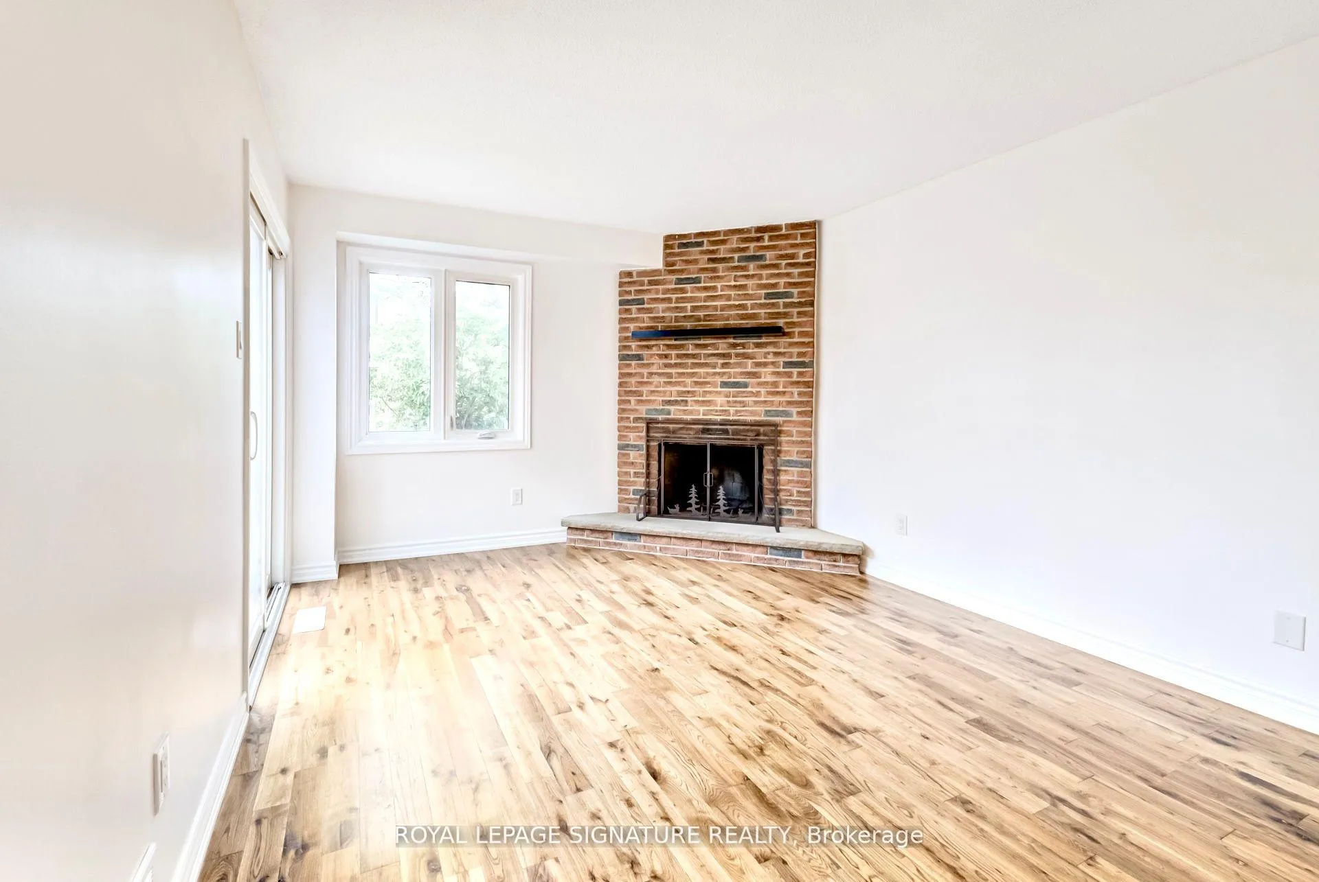 Photo 4 of 36 Denlow Drive, Brampton, Fletcher's West — HOMEH