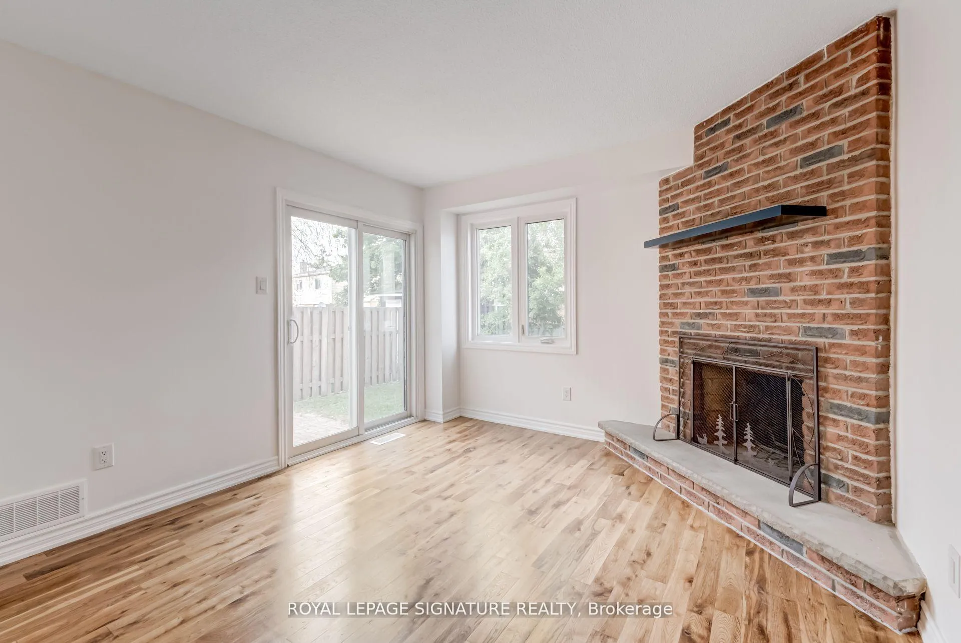 Photo 5 of 36 Denlow Drive, Brampton, Fletcher's West — HOMEH
