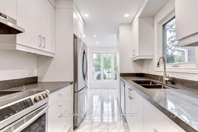 Photo 8 of 36 Denlow Drive, Brampton, Fletcher's West — HOMEH