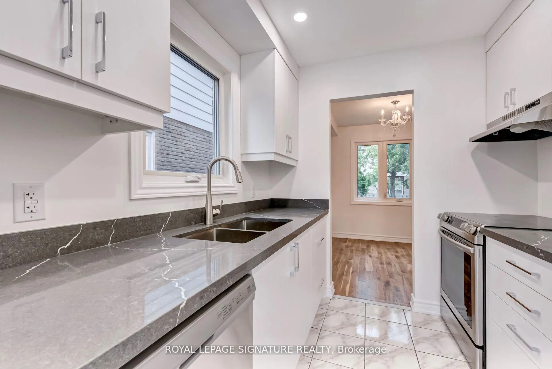 Photo 9 of 36 Denlow Drive, Brampton, Fletcher's West — HOMEH
