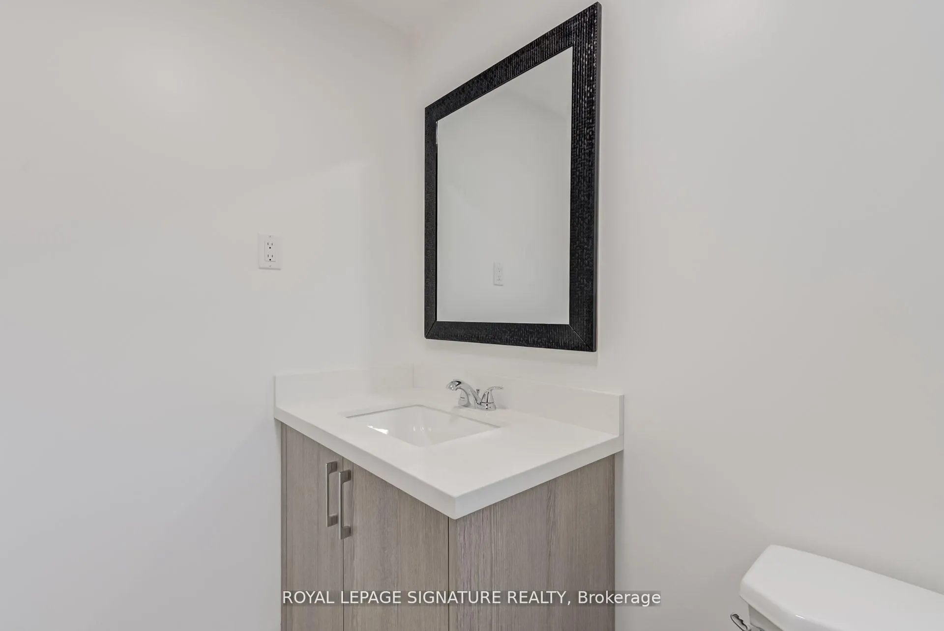 Photo 12 of 36 Denlow Drive, Brampton, Fletcher's West — HOMEH