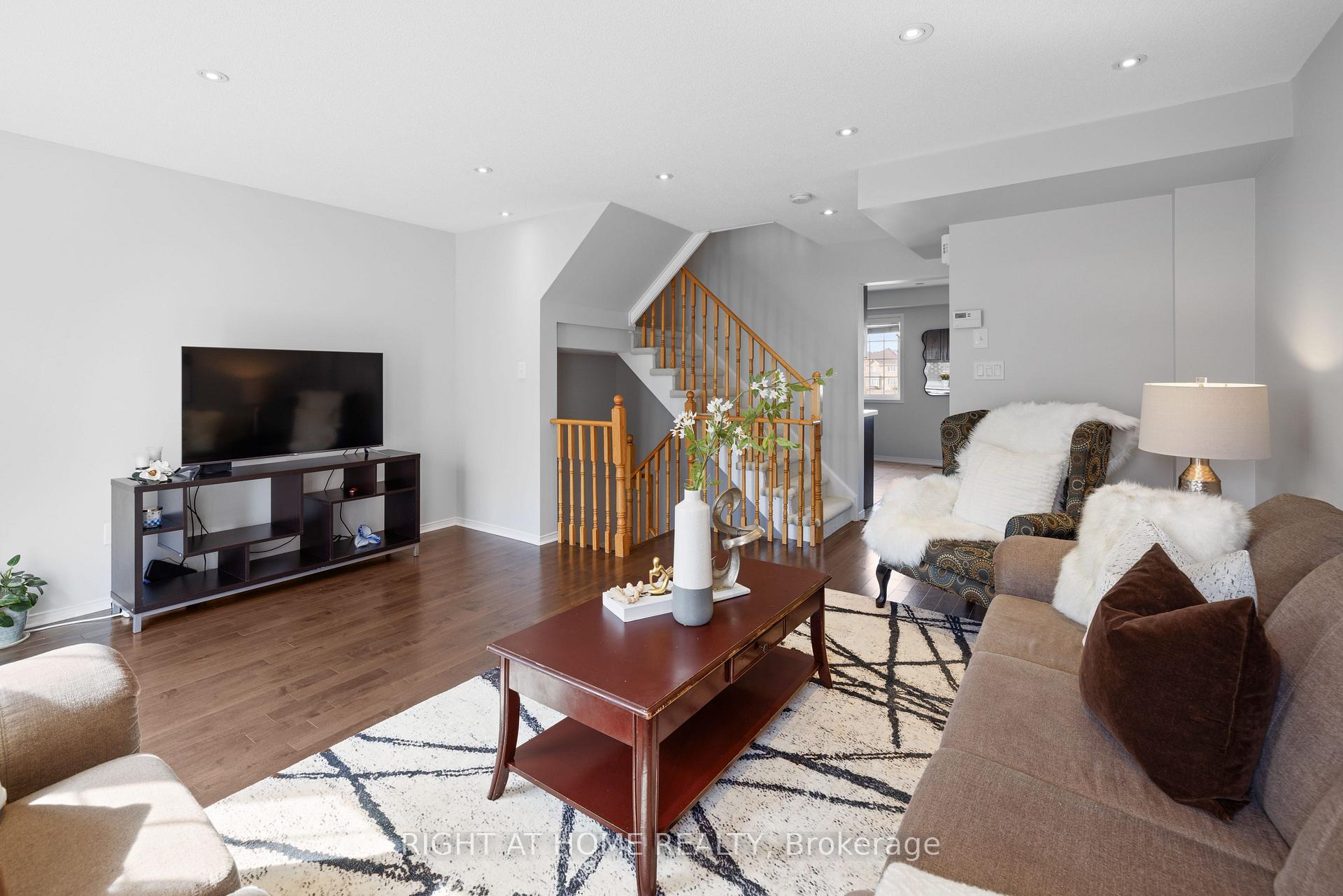 Photo 6 of 549 Rossland Road E, Ajax, Central East — HOMEH