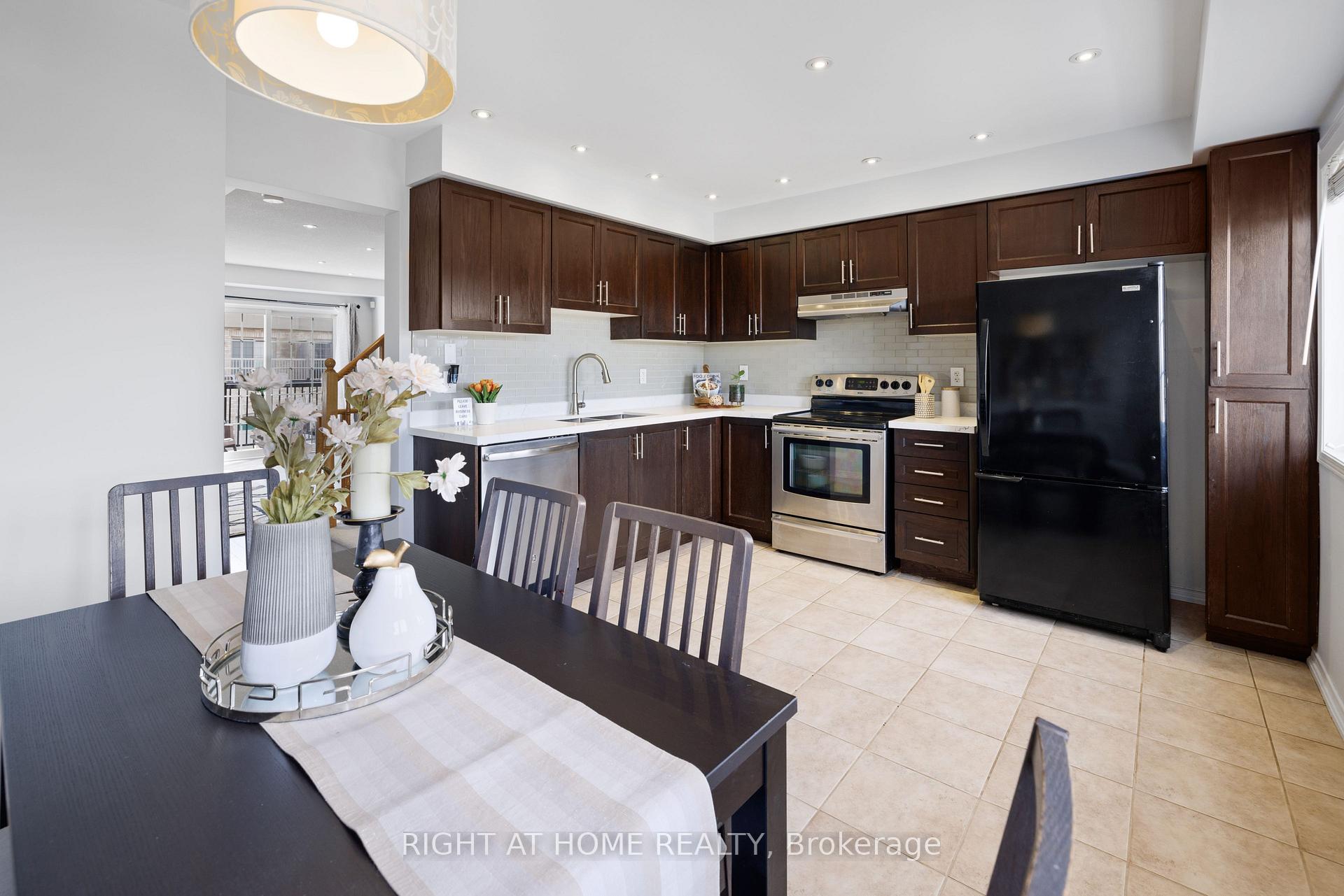 Photo 11 of 549 Rossland Road E, Ajax, Central East — HOMEH