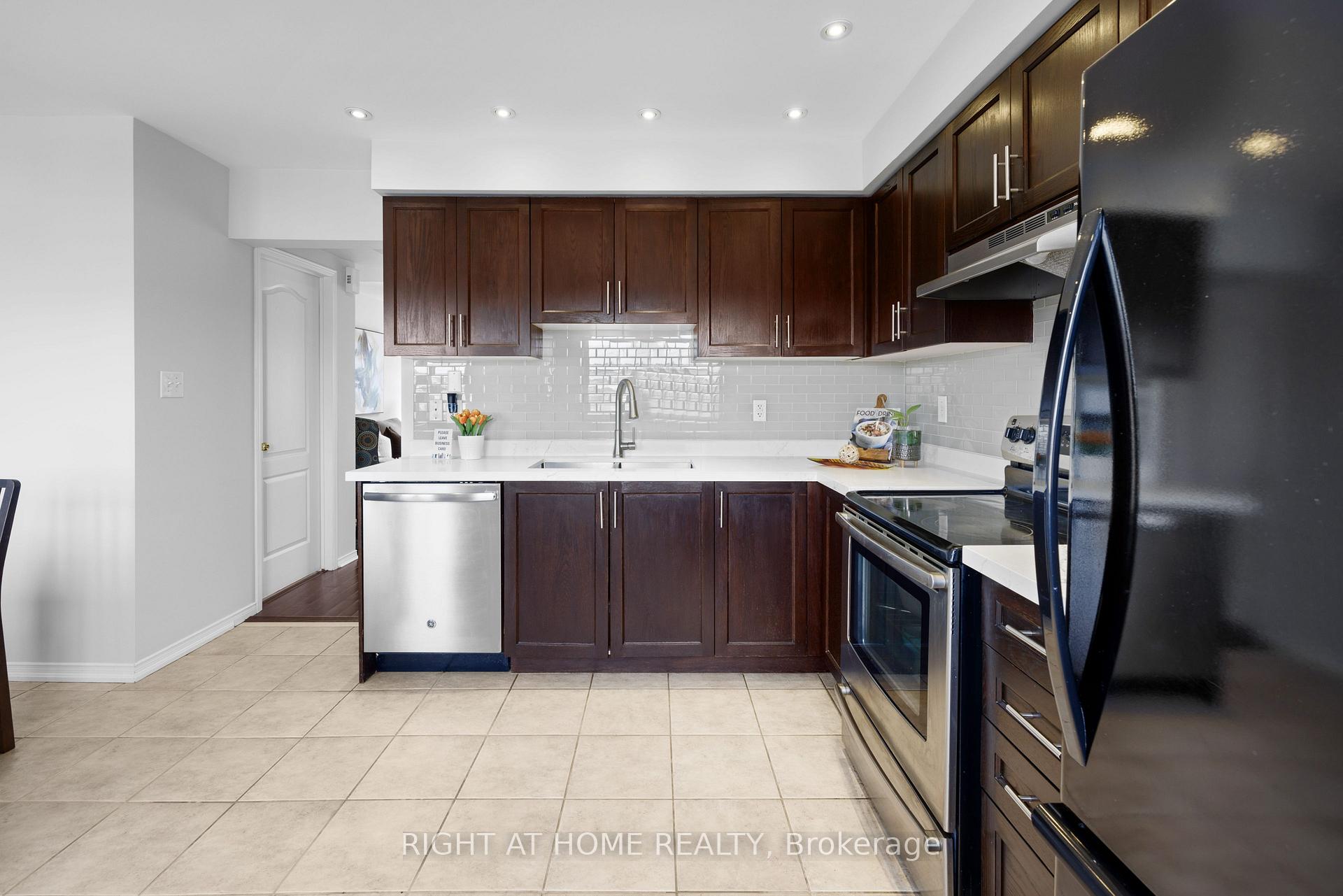 Photo 12 of 549 Rossland Road E, Ajax, Central East — HOMEH