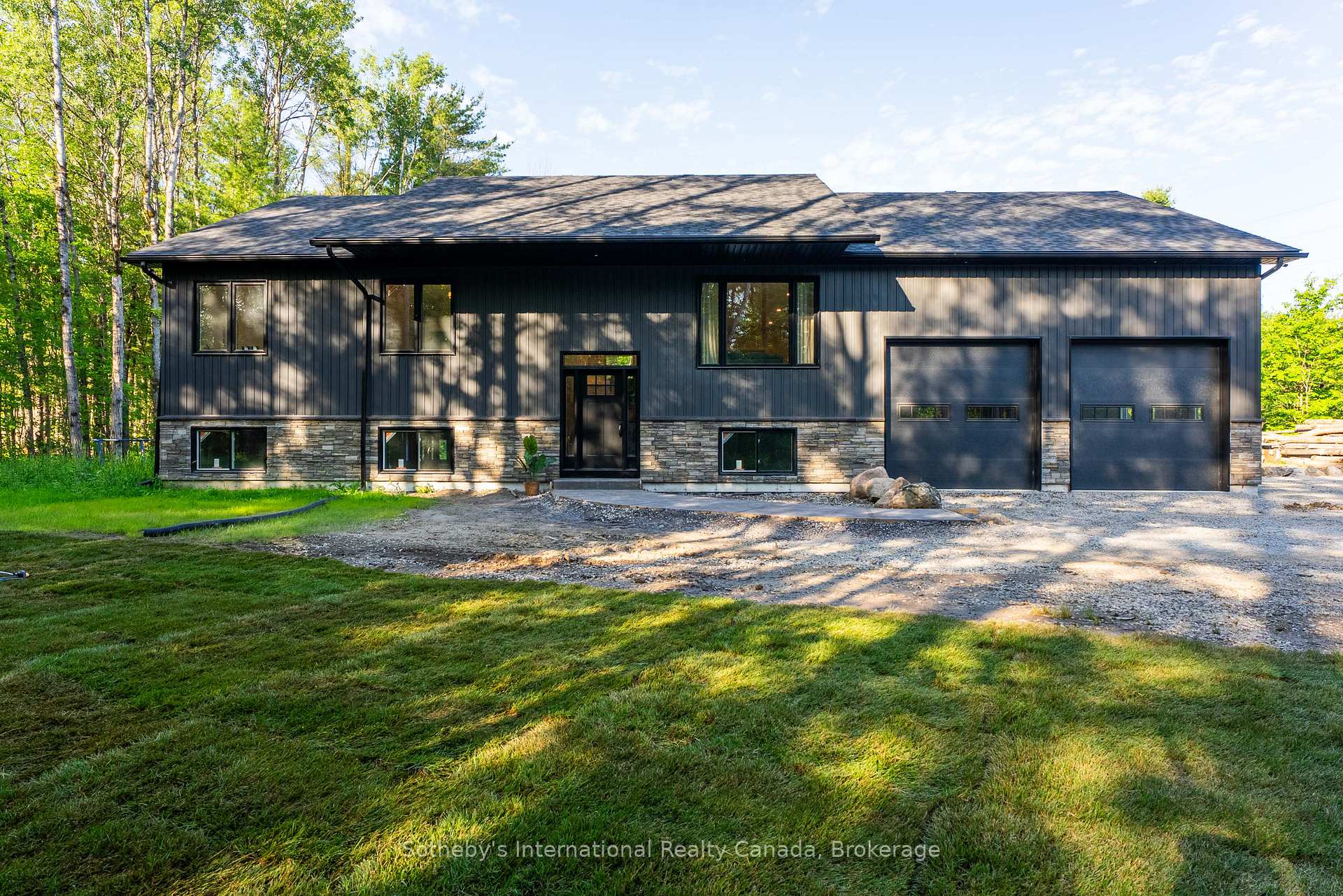 Photo 1 of 1064 Laidlaw Avenue, Gravenhurst, Morrison — HOMEH