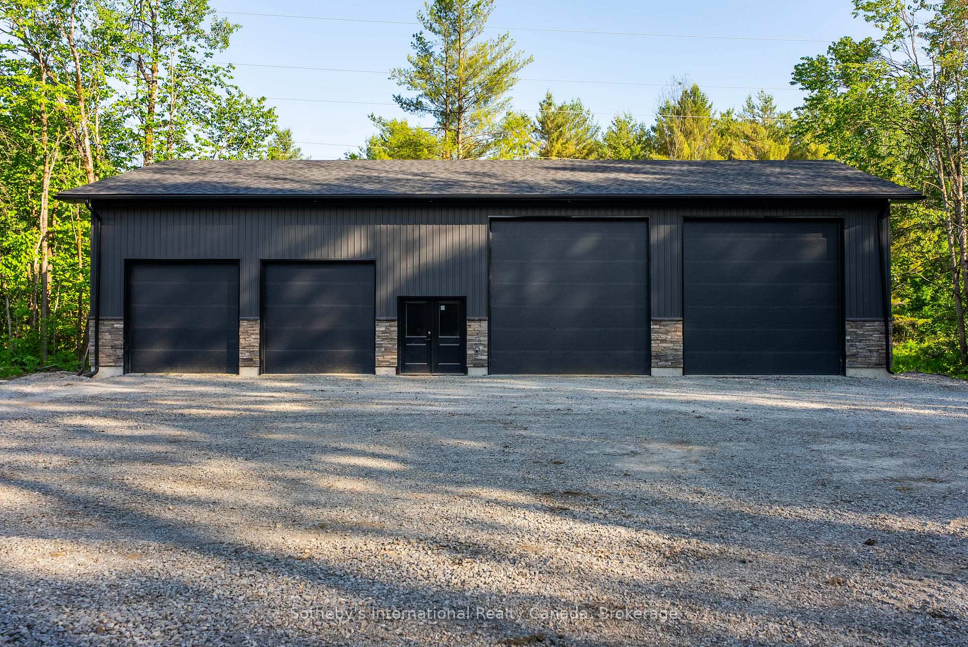 Photo 2 of 1064 Laidlaw Avenue, Gravenhurst, Morrison — HOMEH