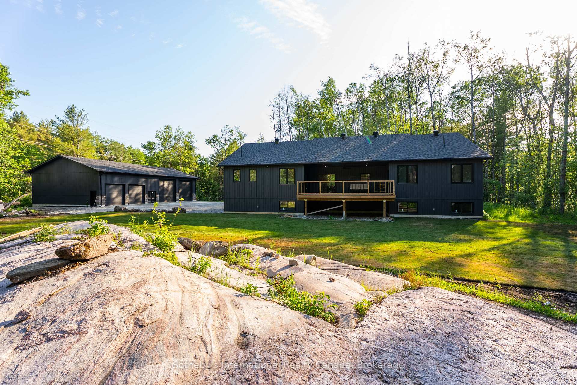 Photo 3 of 1064 Laidlaw Avenue, Gravenhurst, Morrison — HOMEH