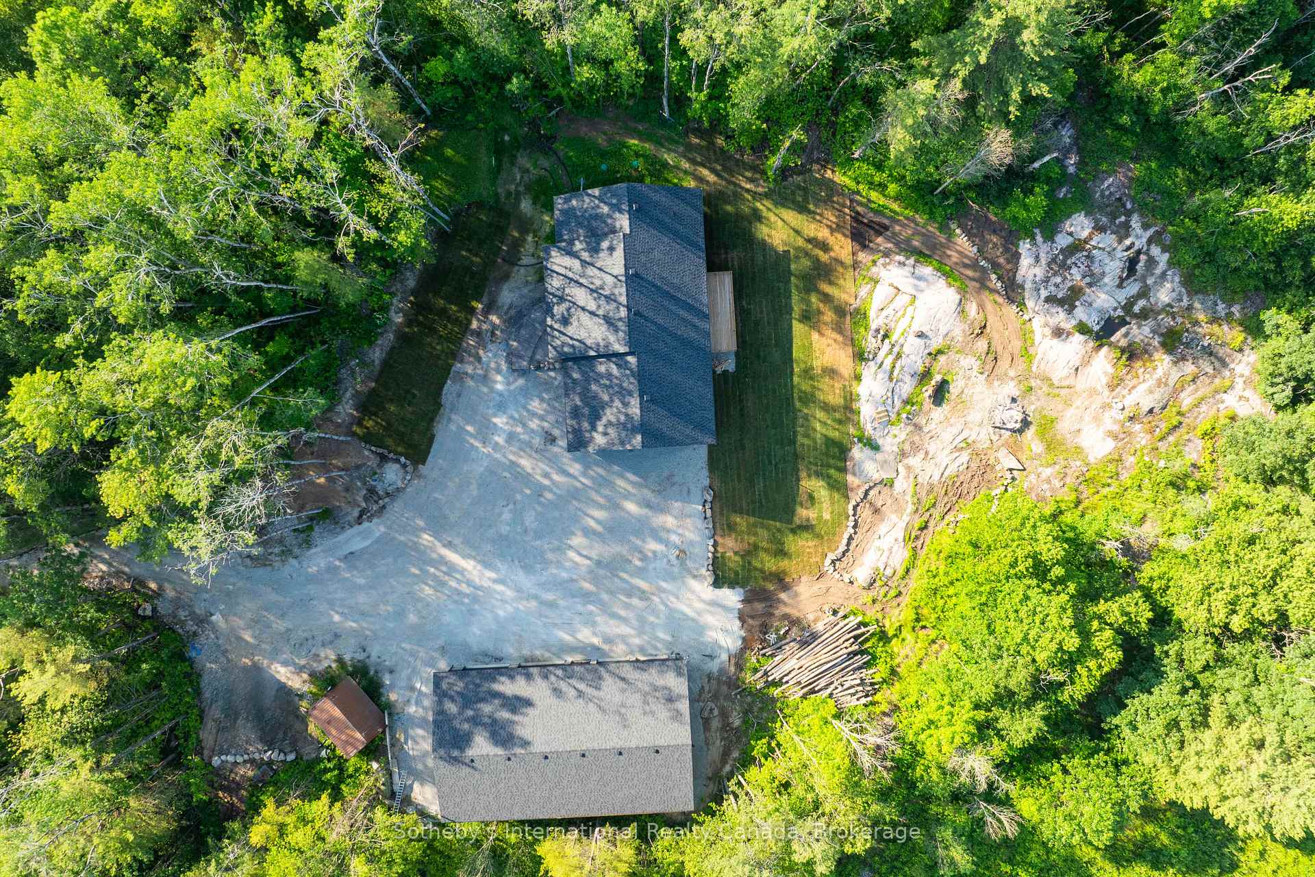 Photo 4 of 1064 Laidlaw Avenue, Gravenhurst, Morrison — HOMEH