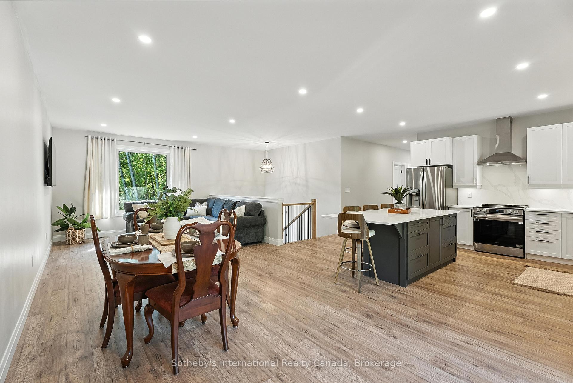 Photo 8 of 1064 Laidlaw Avenue, Gravenhurst, Morrison — HOMEH