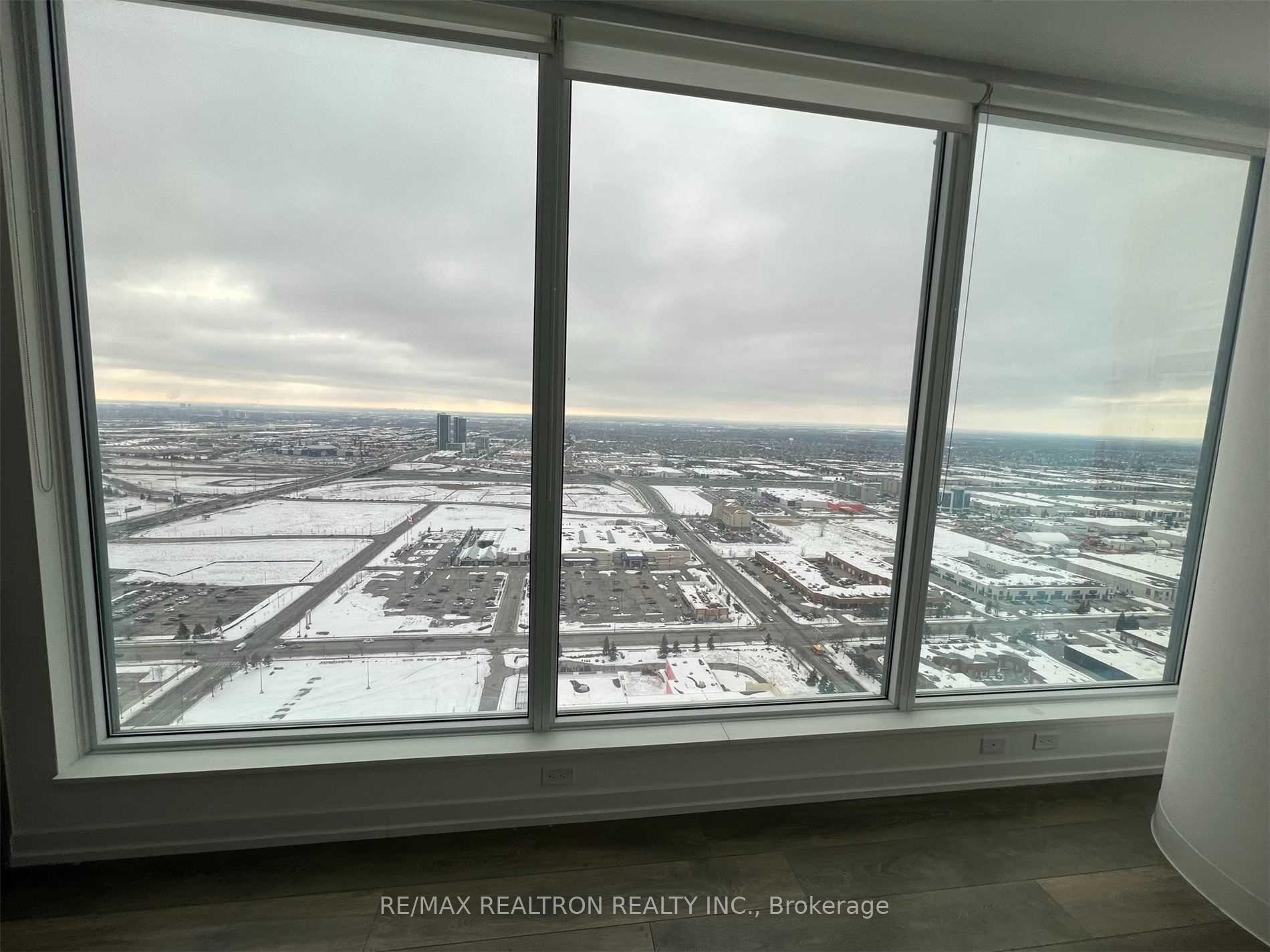 Photo 11 of Unit 4110, 5 Buttermill Avenue, Vaughan, Vaughan Corporate Centre — HOMEH
