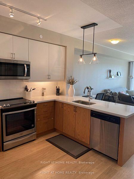 Photo 5 of Unit 249, 555 William Graham Drive, Aurora, Rural Aurora — HOMEH