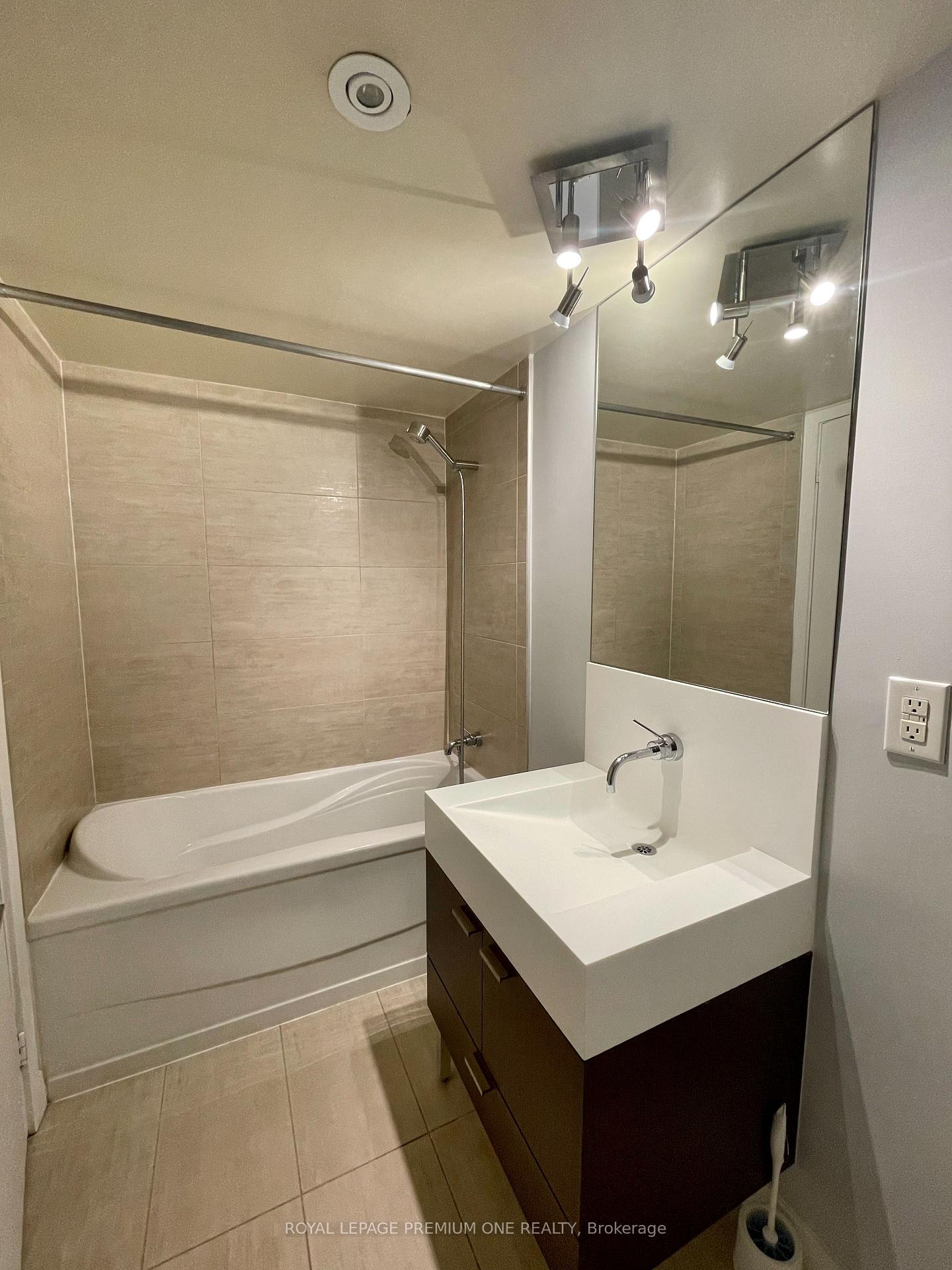 Photo 11 of Unit 811, 110 Charles Street E, Toronto, Church-Yonge Corridor — HOMEH