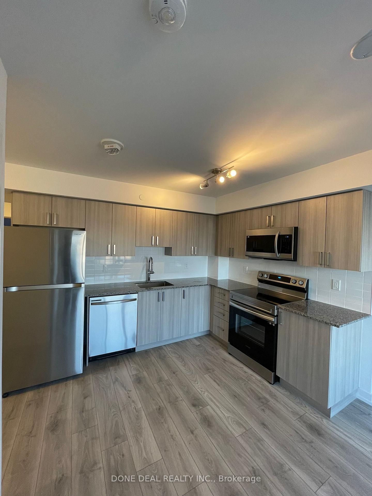 Photo 3 of Unit Unit313, 1455 Celebration Drive, Pickering, Bay Ridges — HOMEH