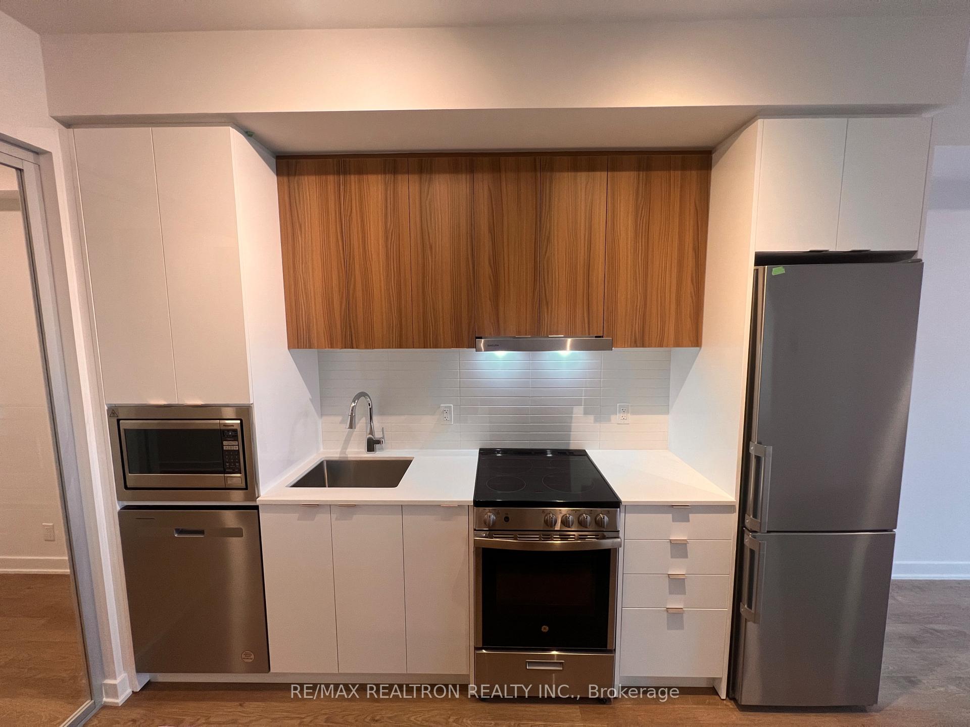 Photo 6 of Unit A-2108, 30 Upper Mall Way, Vaughan, Brownridge — HOMEH