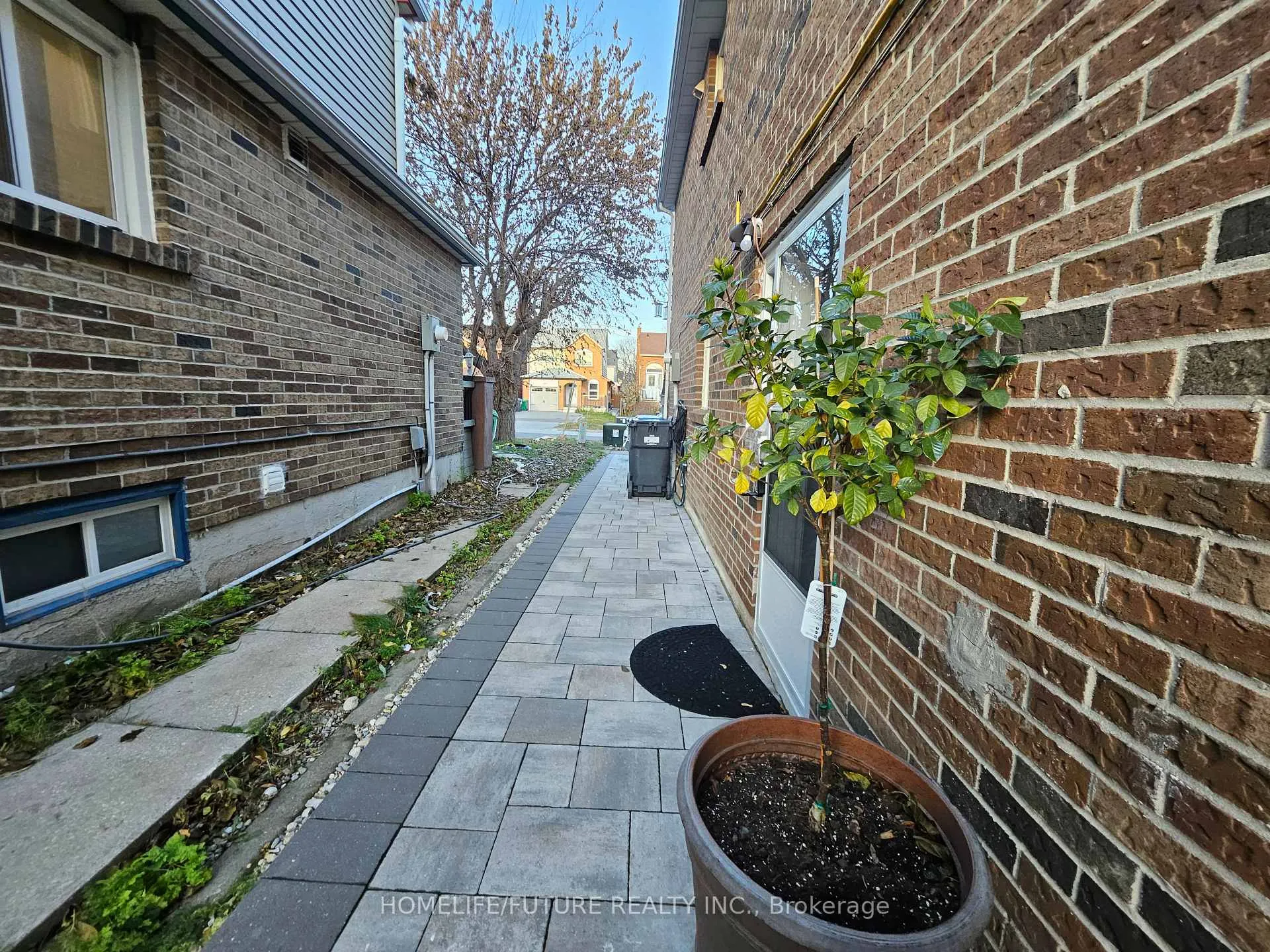 Photo 2 of Unit Bsmt, 143 Murray Street, Brampton, Bram West — HOMEH