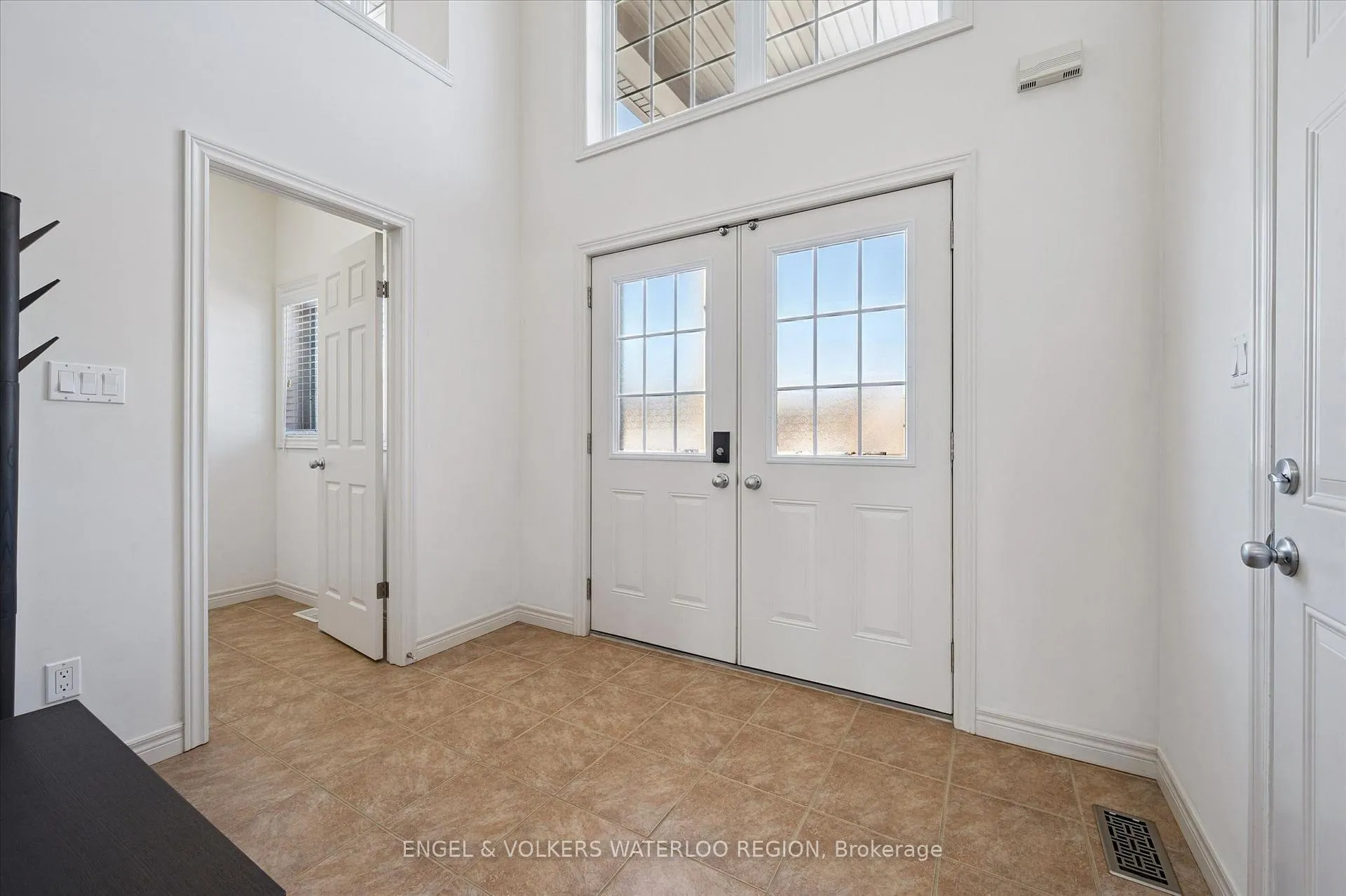 Photo 5 of 706 Springwater Place, Waterloo — HOMEH