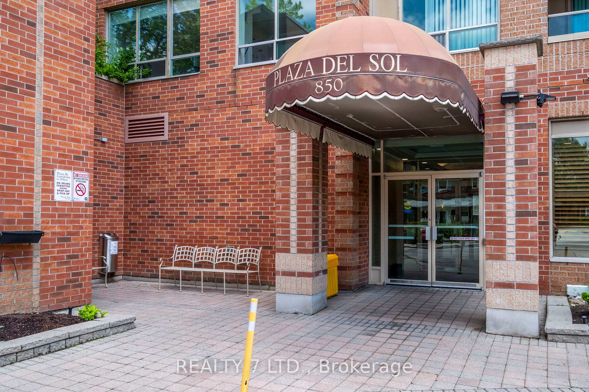 Front of Unit 208, 850 Steeles Avenue W