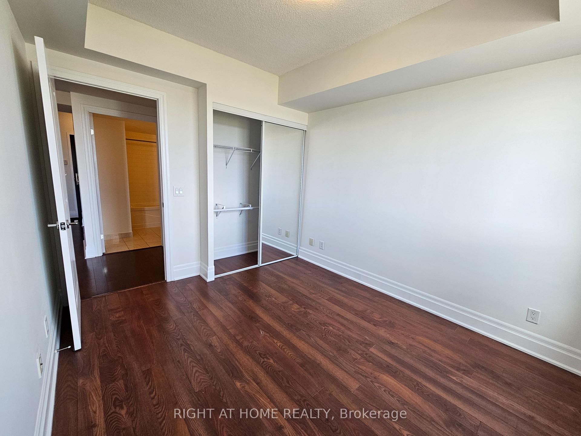 Photo 5 of Unit 306, 39 Upper Duke Crescent, Markham, Unionville — HOMEH