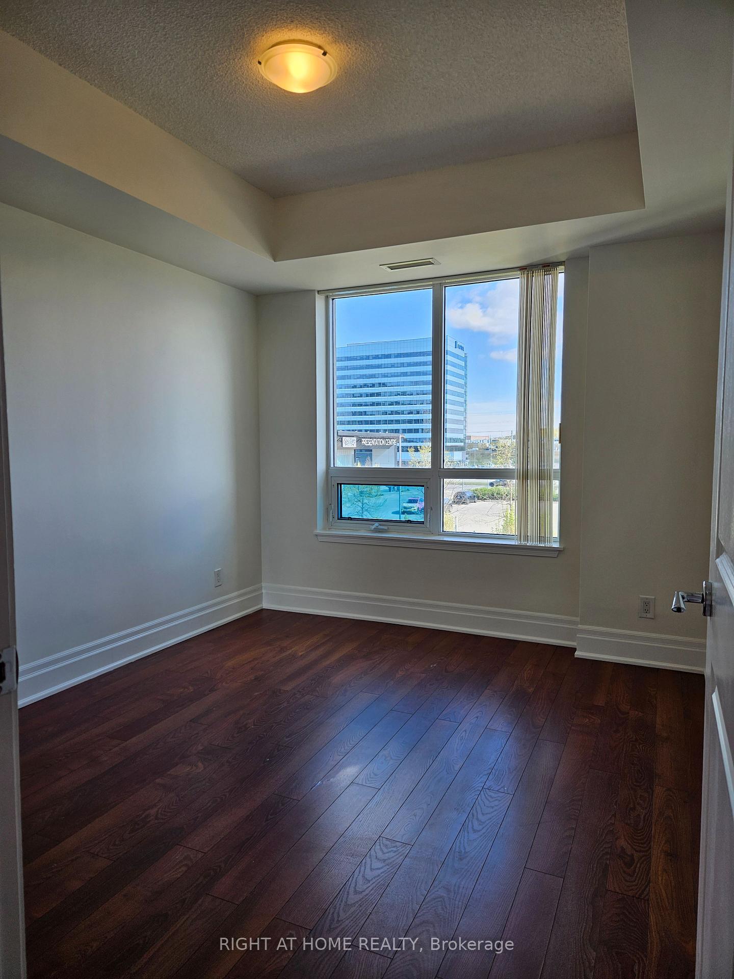 Photo 6 of Unit 306, 39 Upper Duke Crescent, Markham, Unionville — HOMEH