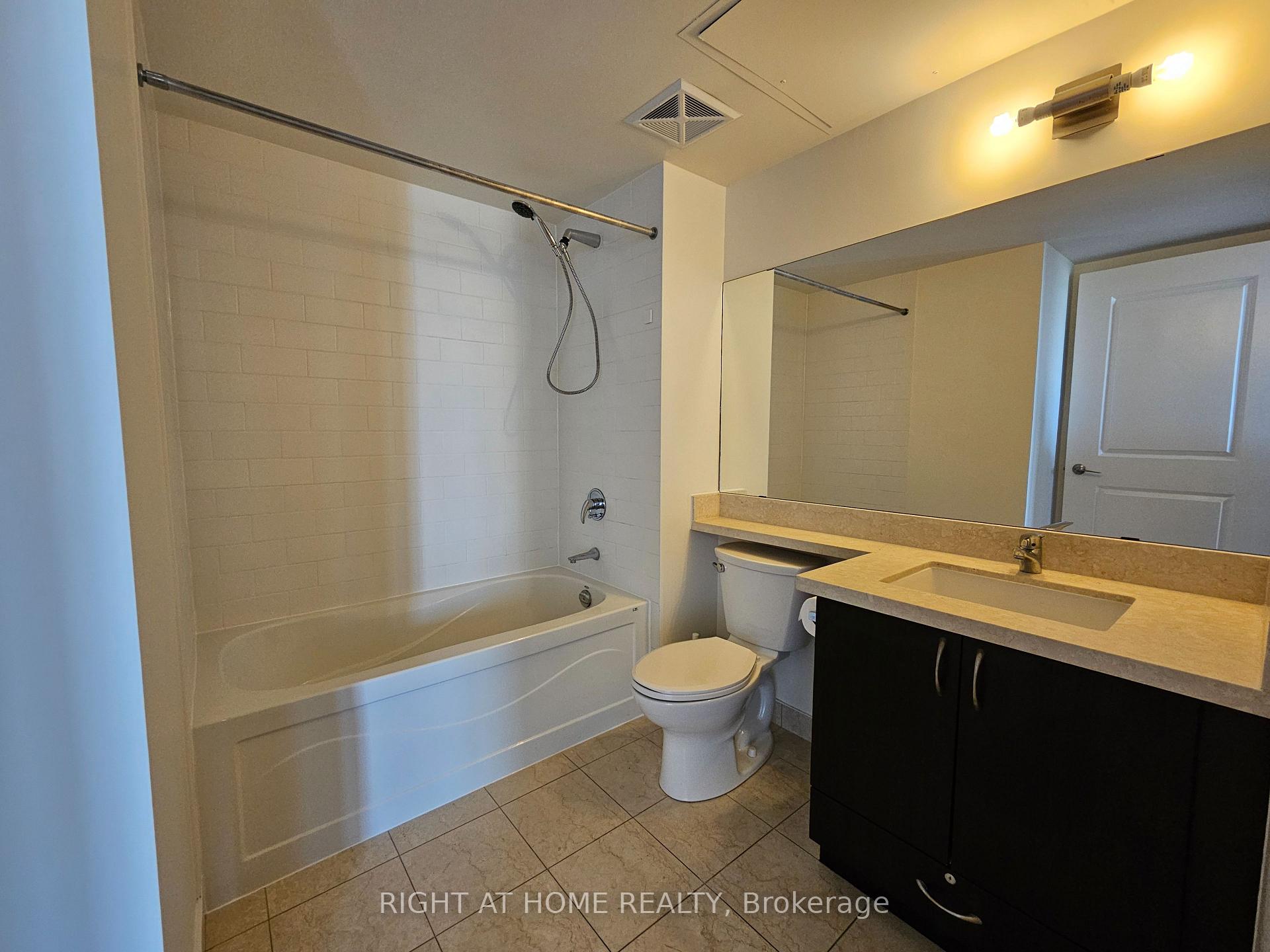 Photo 8 of Unit 306, 39 Upper Duke Crescent, Markham, Unionville — HOMEH