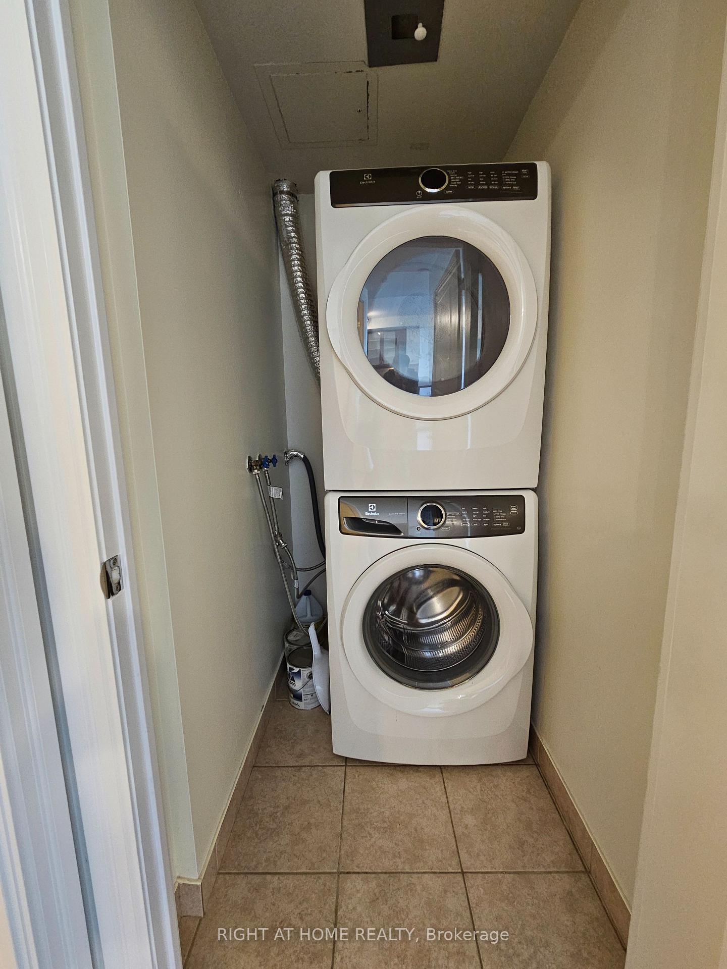 Photo 9 of Unit 306, 39 Upper Duke Crescent, Markham, Unionville — HOMEH