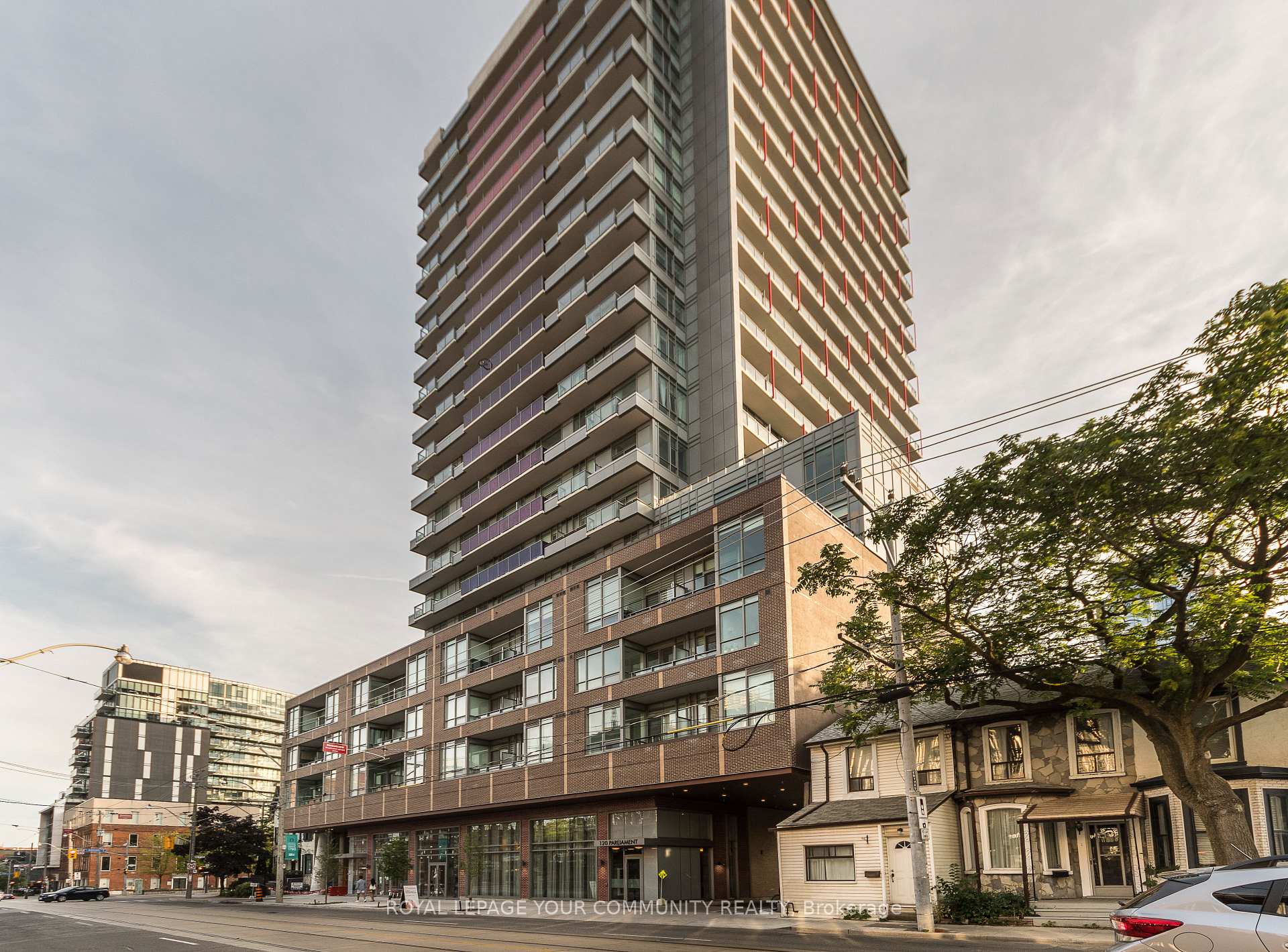 Front of Unit 1402, 120 Parliament Street