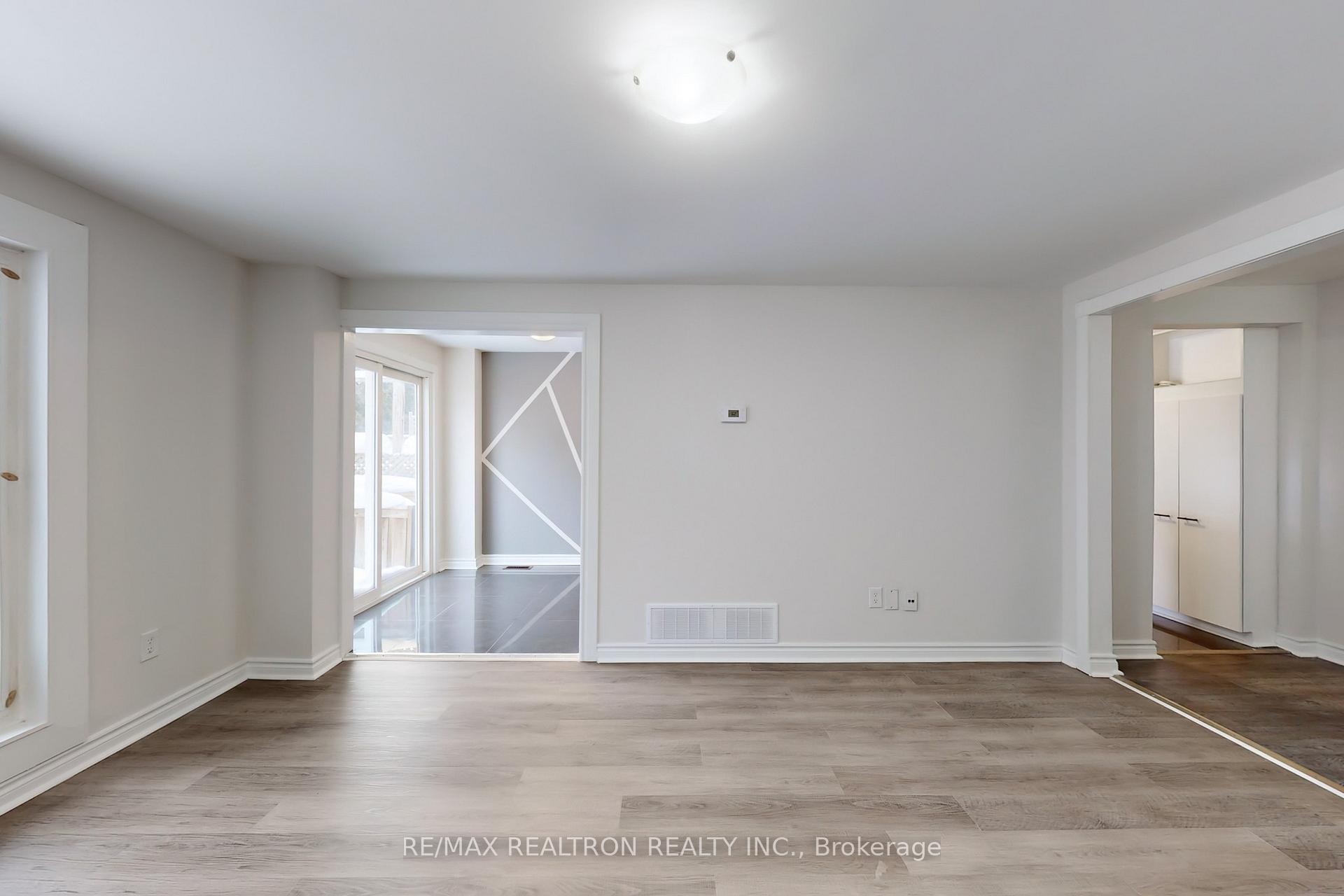 Photo 3 of 65 Barrett Crescent, Barrie, Letitia Heights — HOMEH