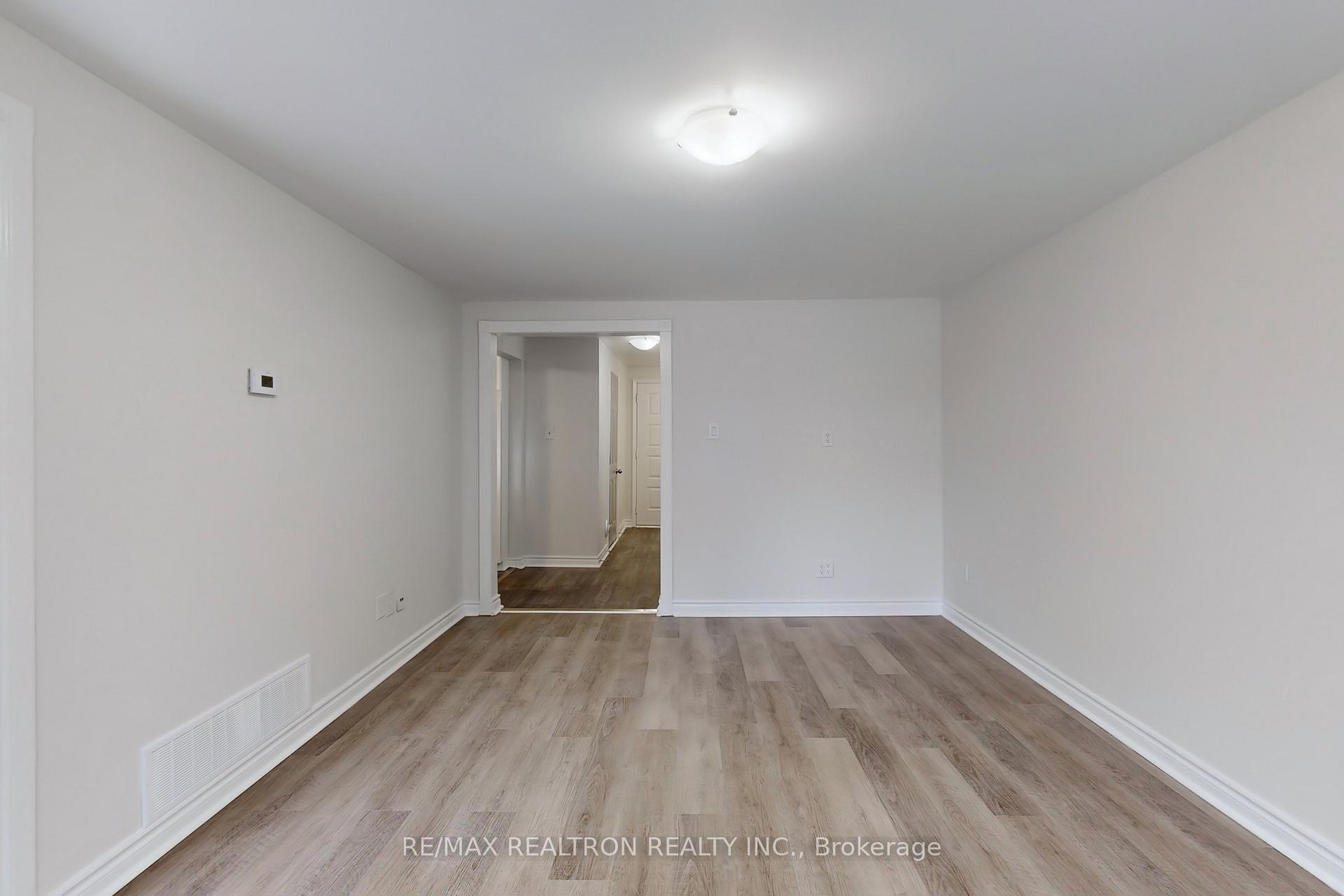 Photo 5 of 65 Barrett Crescent, Barrie, Letitia Heights — HOMEH