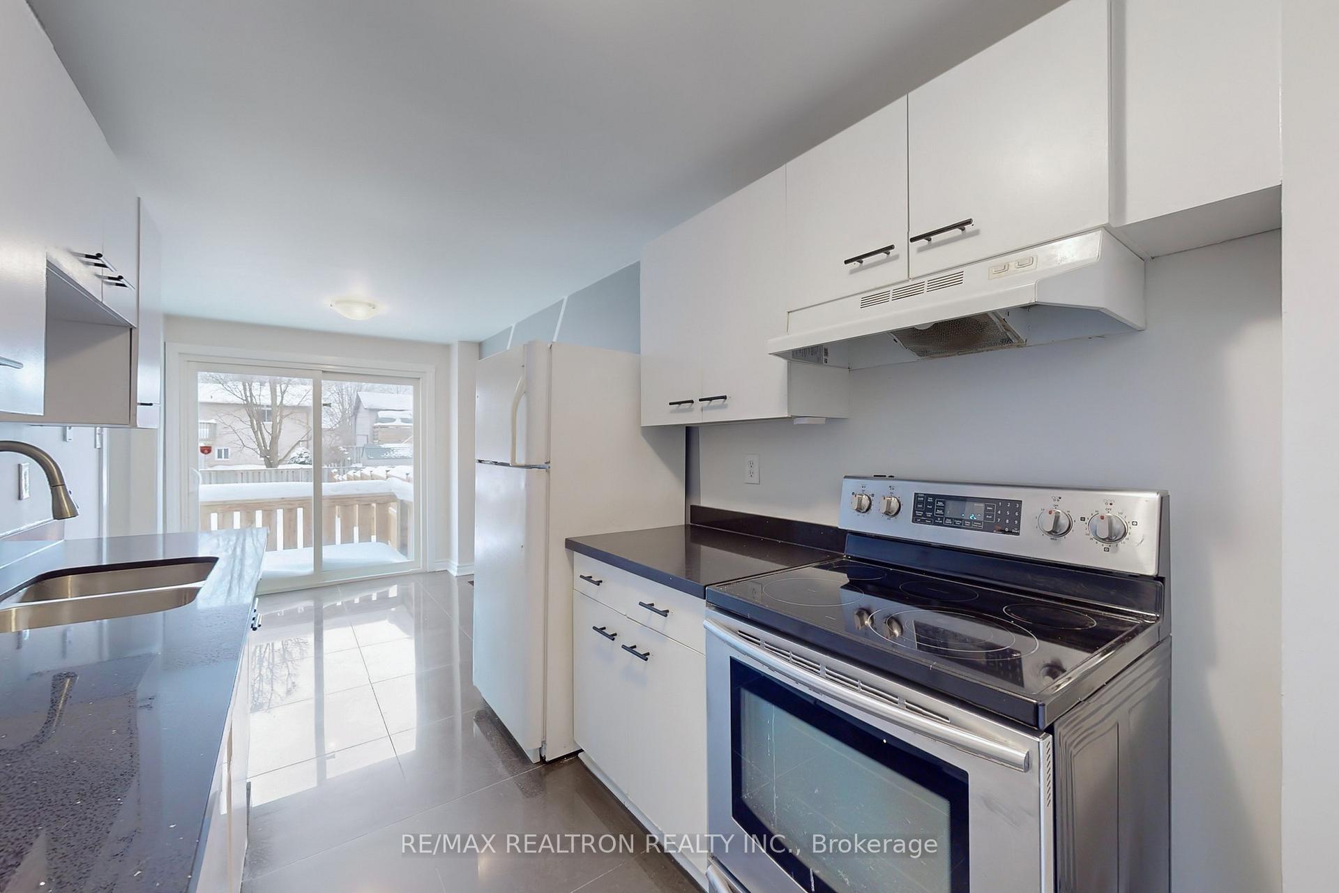 Photo 6 of 65 Barrett Crescent, Barrie, Letitia Heights — HOMEH
