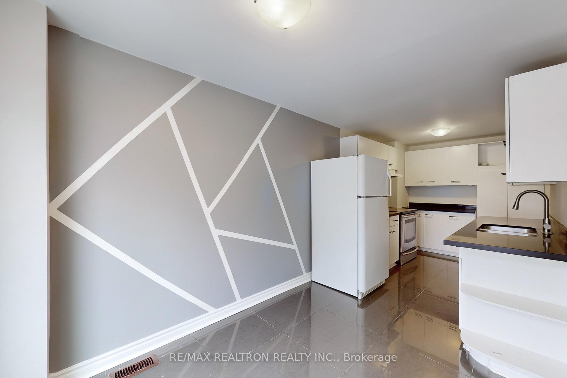 Photo 8 of 65 Barrett Crescent, Barrie, Letitia Heights — HOMEH