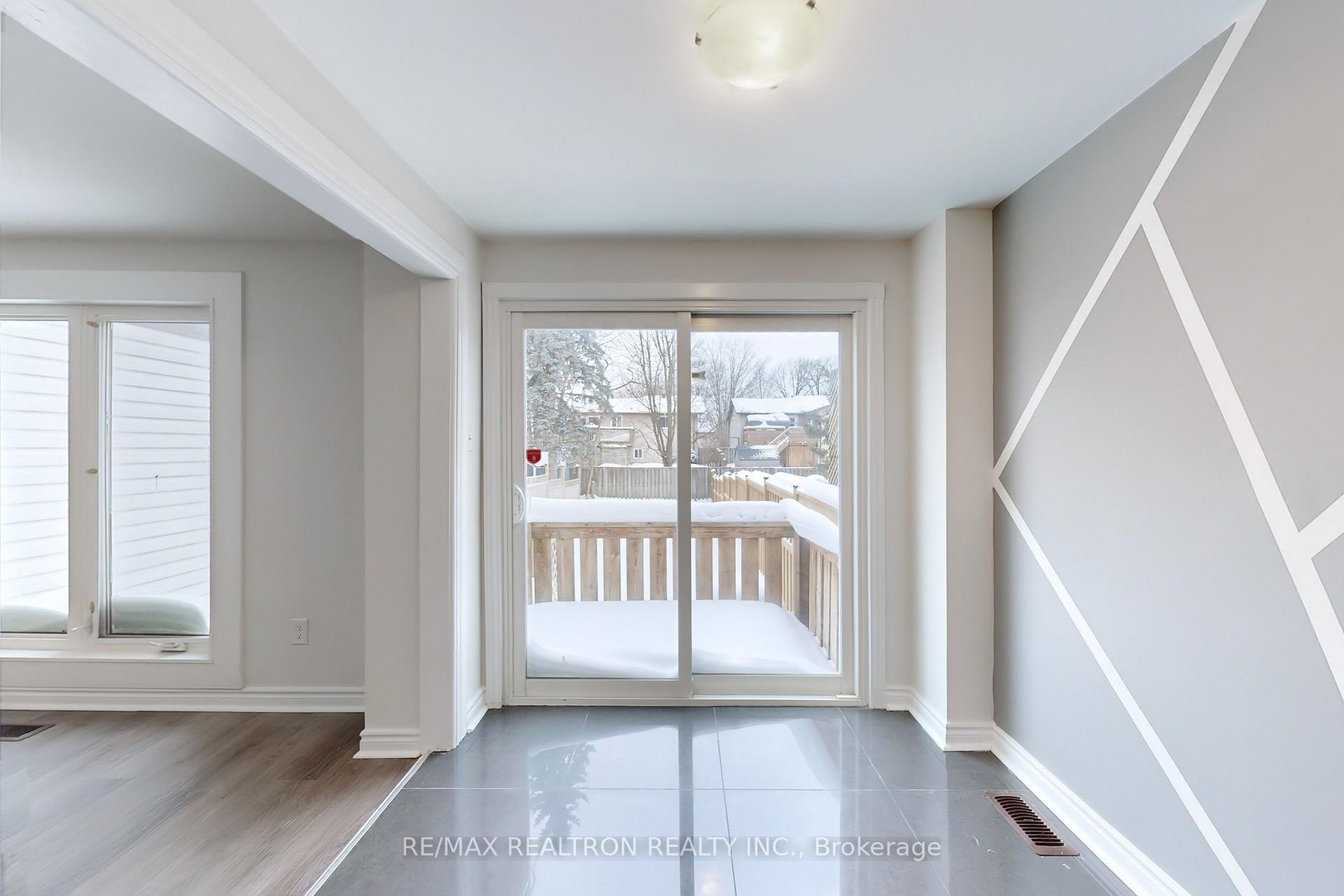 Photo 10 of 65 Barrett Crescent, Barrie, Letitia Heights — HOMEH