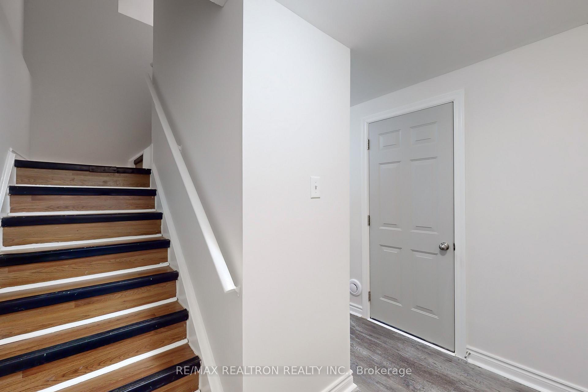 Photo 11 of 65 Barrett Crescent, Barrie, Letitia Heights — HOMEH