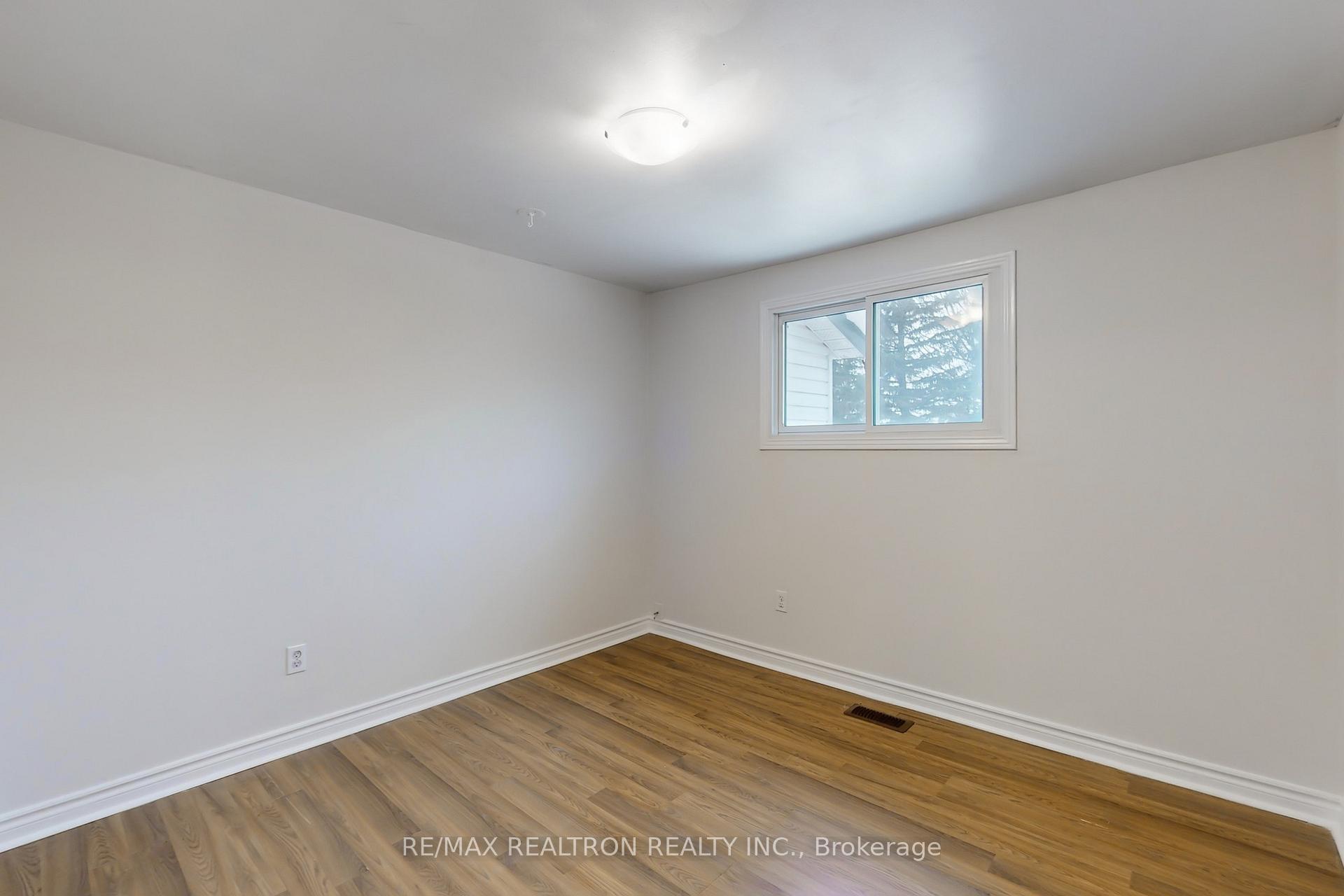 Photo 15 of 65 Barrett Crescent, Barrie, Letitia Heights — HOMEH