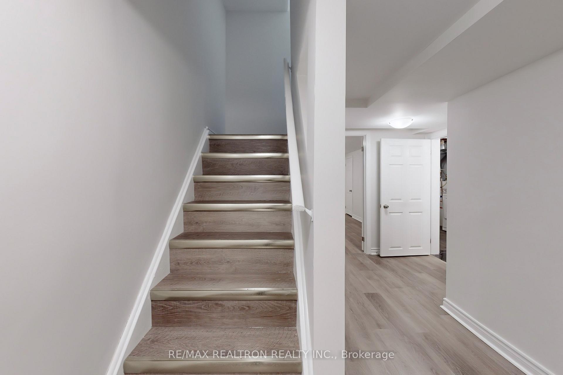 Photo 19 of 65 Barrett Crescent, Barrie, Letitia Heights — HOMEH