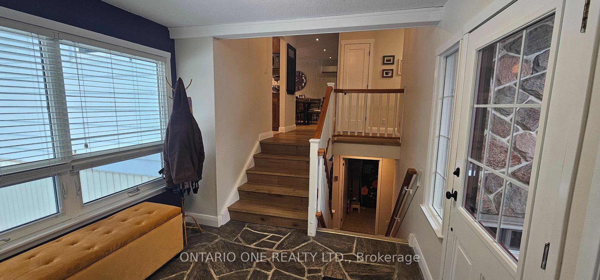 Photo 5 of 355 Greavette Street, Gravenhurst, Muskoka (S) — HOMEH