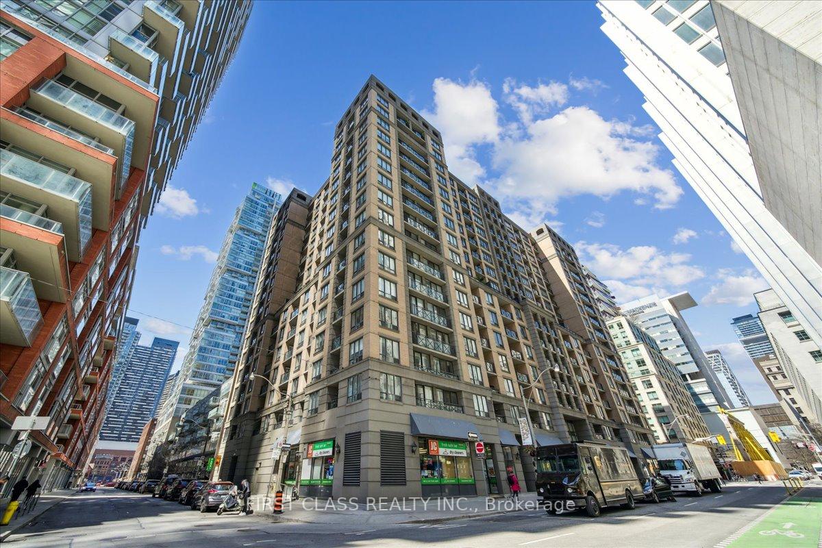 Front of Unit 619, 140 Simcoe Street
