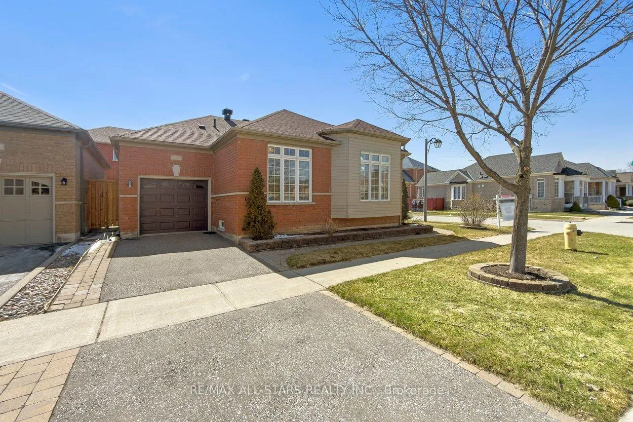 Photo 2 of 142 Saffron Street, Markham, Greensborough — HOMEH