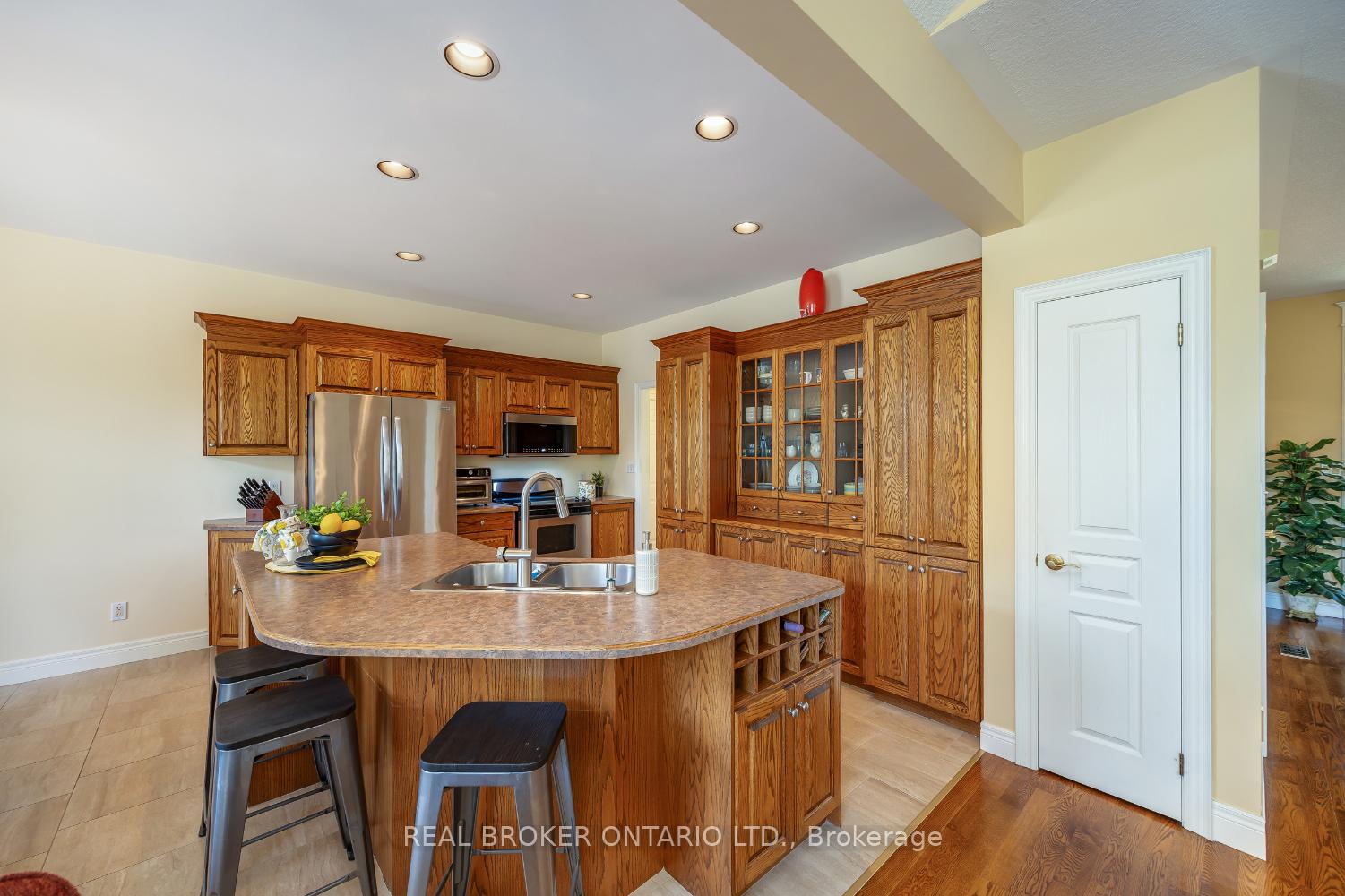 Photo 13 of 7 Virtue Court, Clarington, Rural Clarington — HOMEH