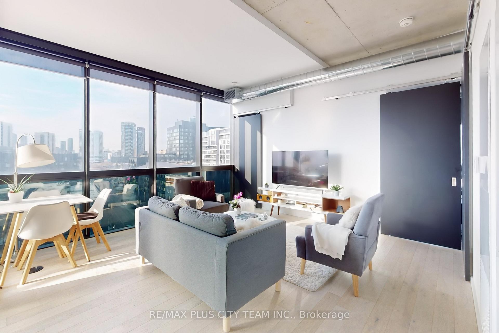 Photo 2 of Unit 909, 21 Lawren Harris Square, Toronto, Waterfront Communities — HOMEH