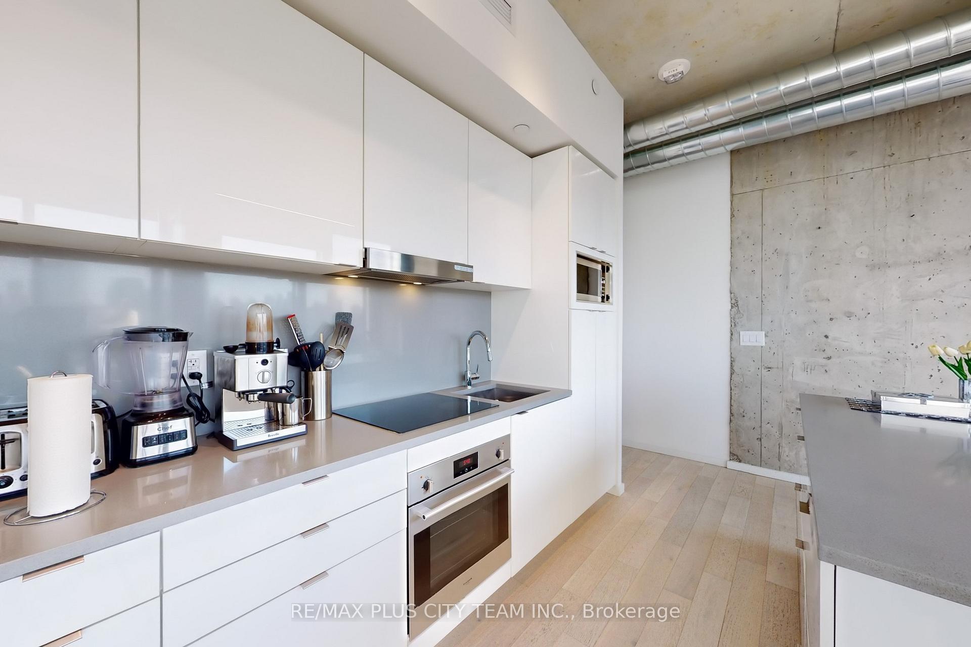 Photo 10 of Unit 909, 21 Lawren Harris Square, Toronto, Waterfront Communities — HOMEH